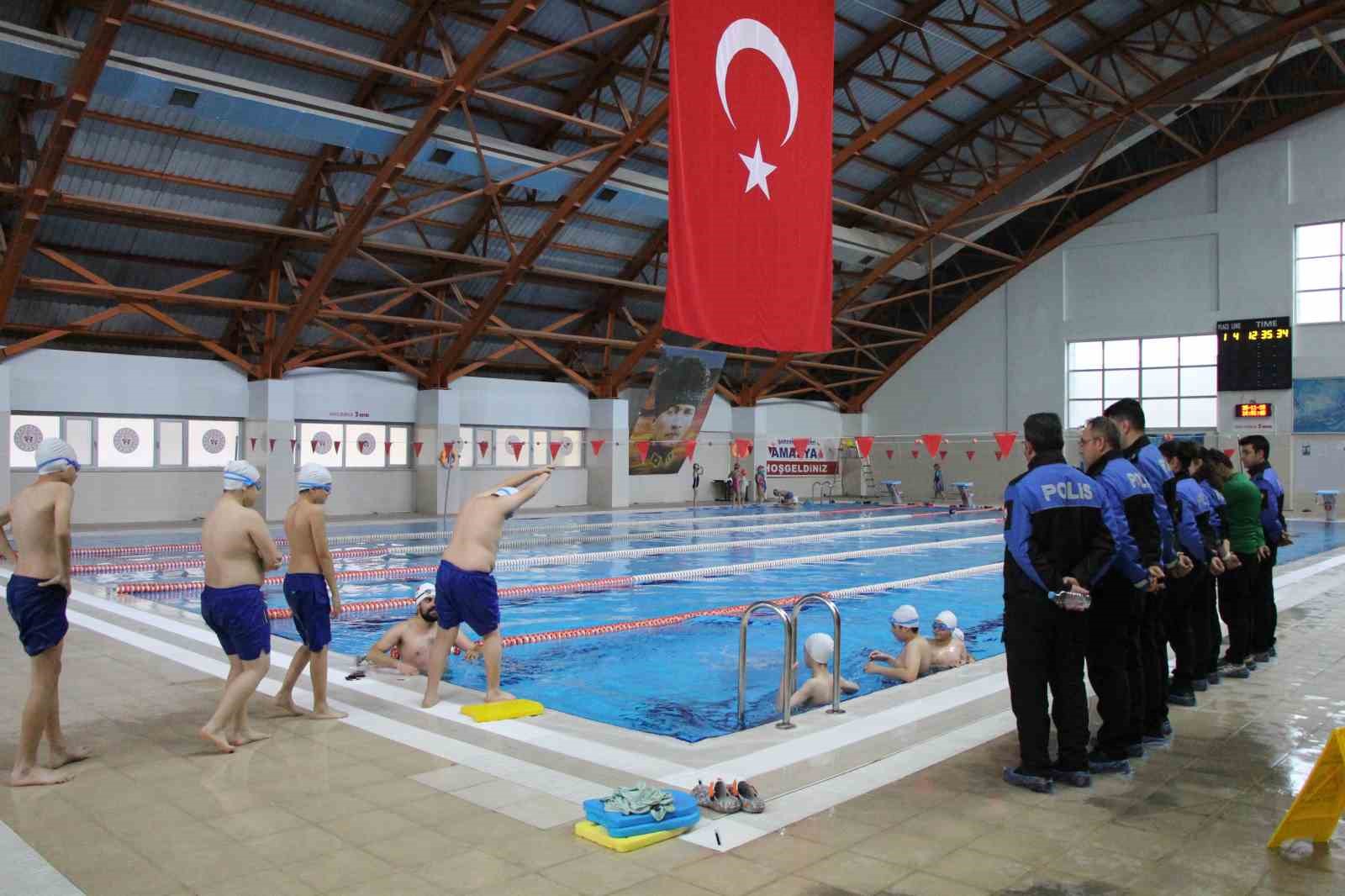 Amasya’da anneler polisten yüzme kursu istedi: "Bizim zamanımızda böyle imkan yoktu"