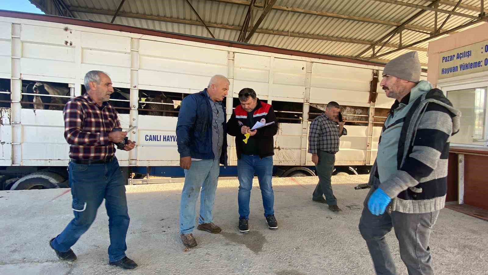 Burdur’da şap karantinasındaki küpesiz hayvan taşıyan besiciye 170 bin lira ceza