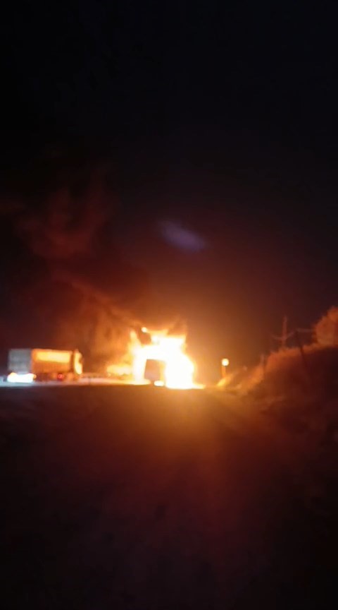 Servis otobüsü alevlere teslim oldu