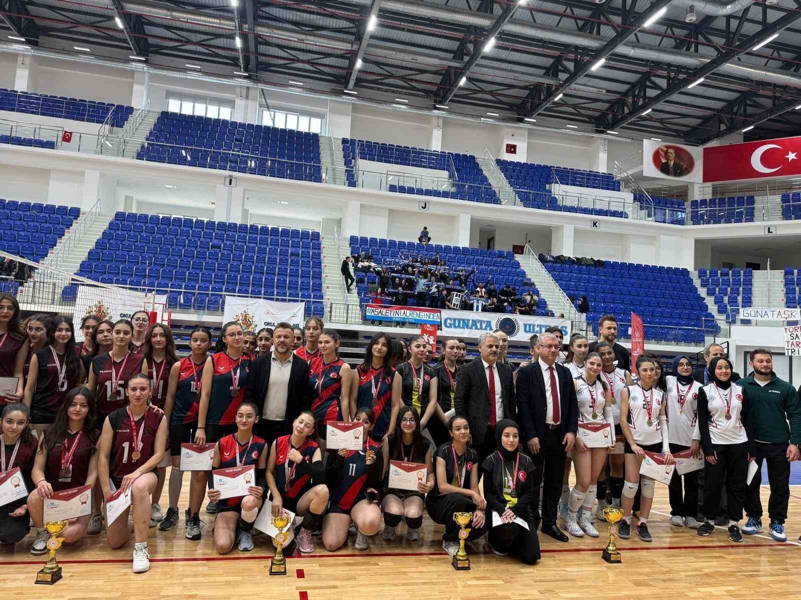 Şampiyonluk kupası Şehriban Günata’nın
