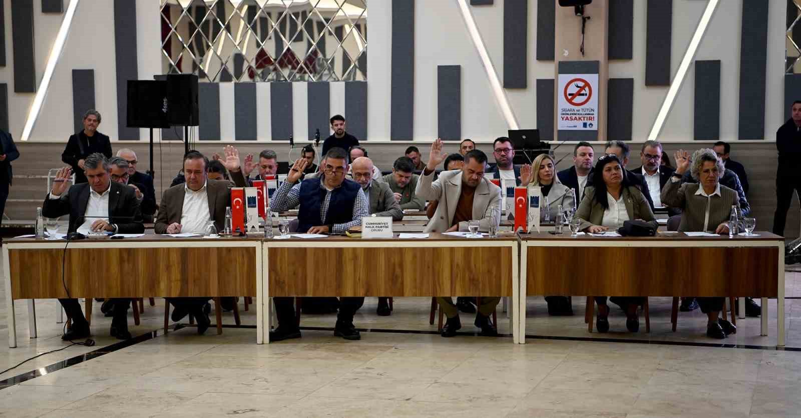 Kuşadası Belediye Meclisi yılın son toplantısını yaptı