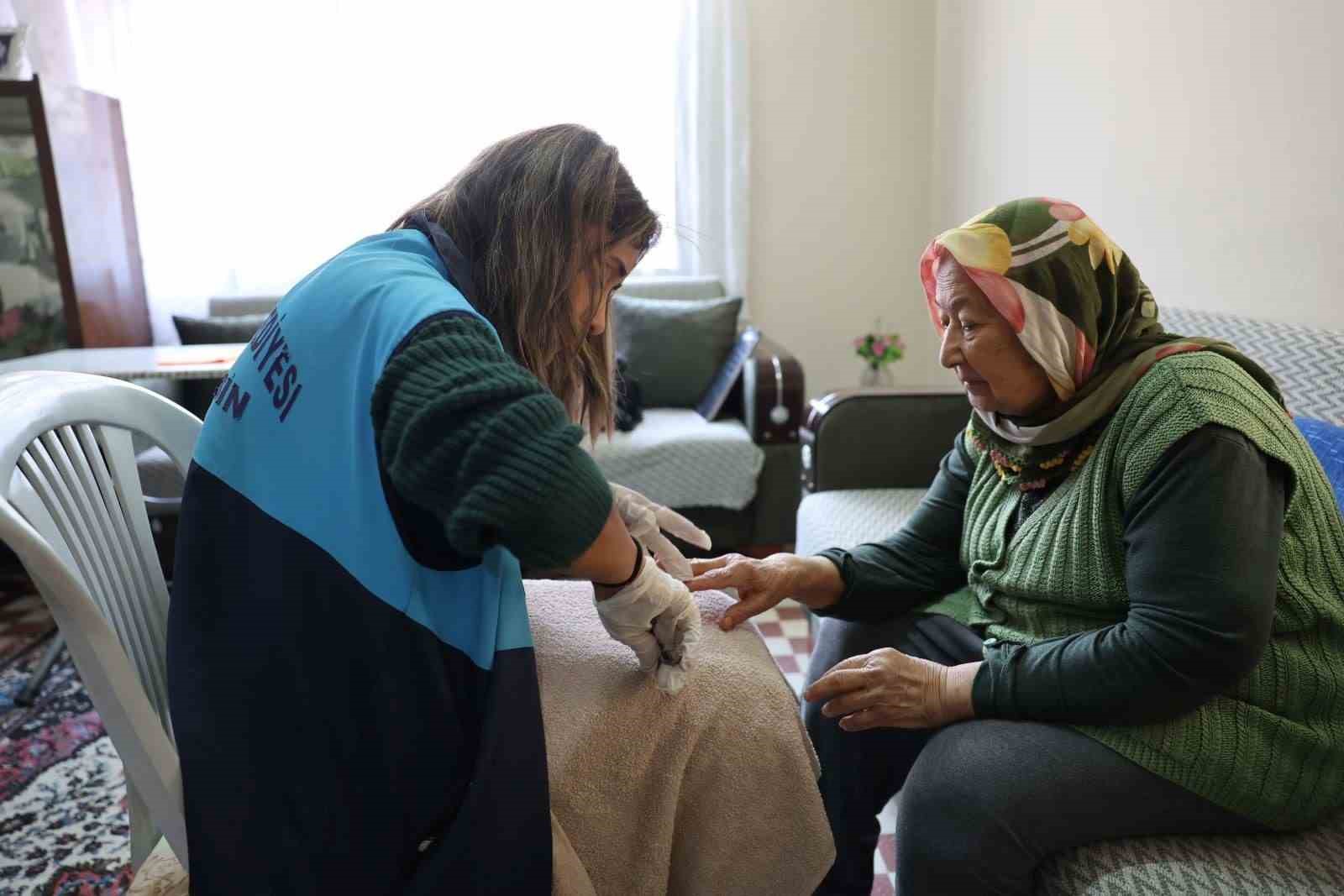 Akdeniz Belediyesinden 500 haneye evde temizlik ve kiisel bakm destei
