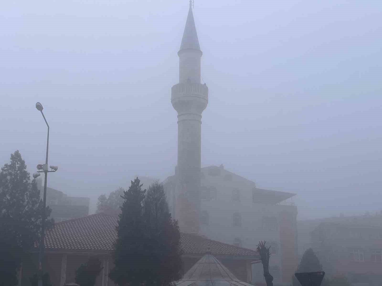 Hayrabolu’da yoğun sis hayatı olumsuz etkiledi