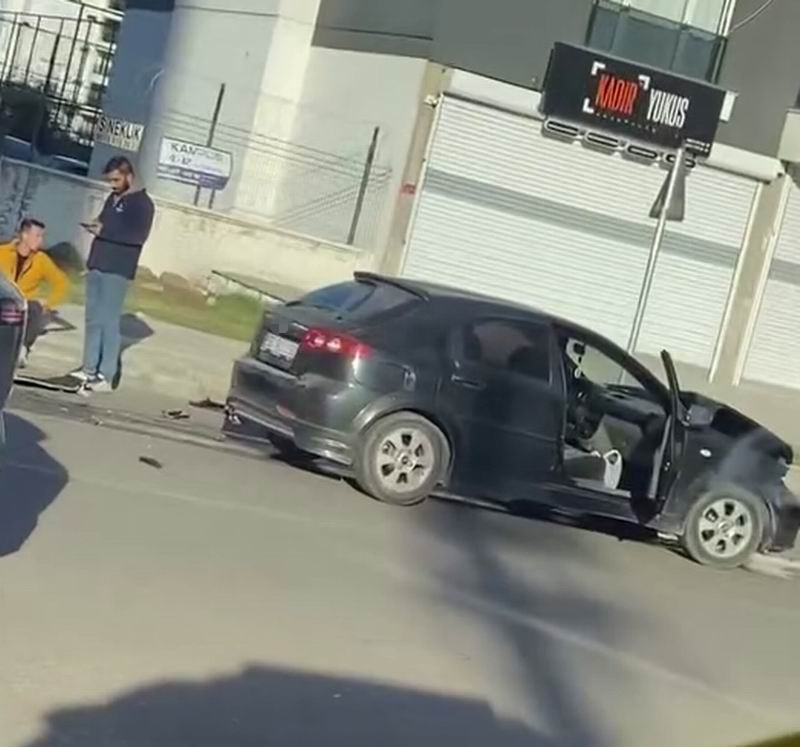 Diyarbakır’da otomobiller çarpıştı: 2 yaralı
