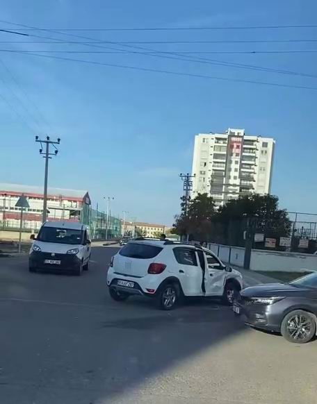 Diyarbakır’da otomobiller çarpıştı: 2 yaralı