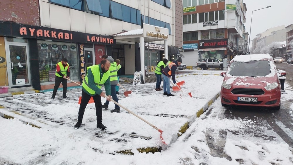 Ardahan’da belediyeden karla mücadele
