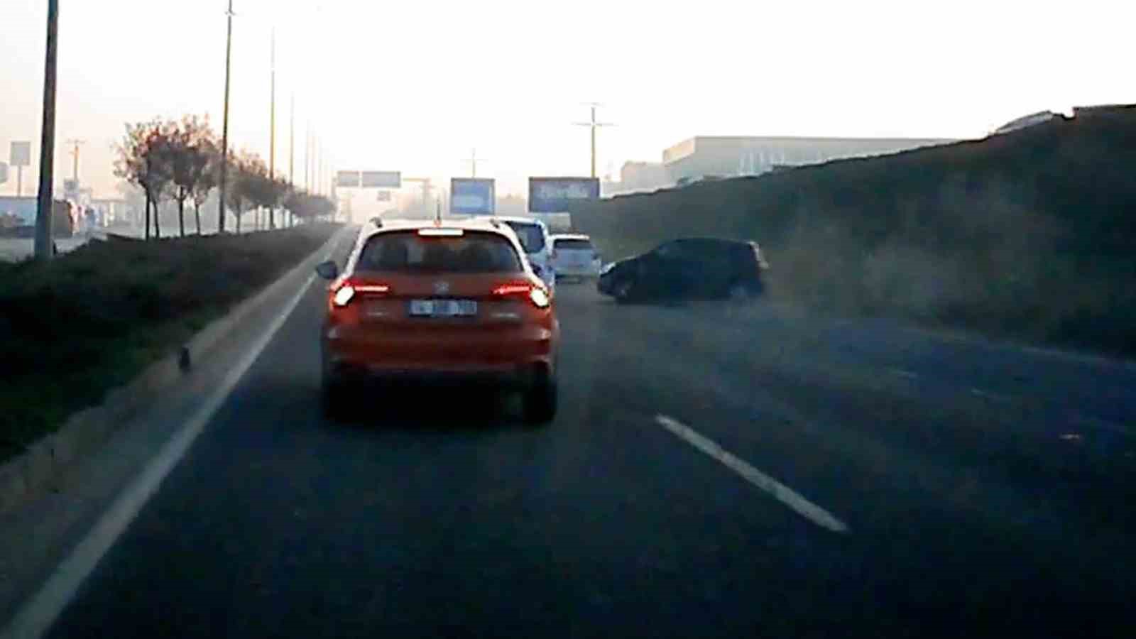 Bolu’da kaza anı güvenlik kamerasında: Makasa giren araç kazaya neden olmuş