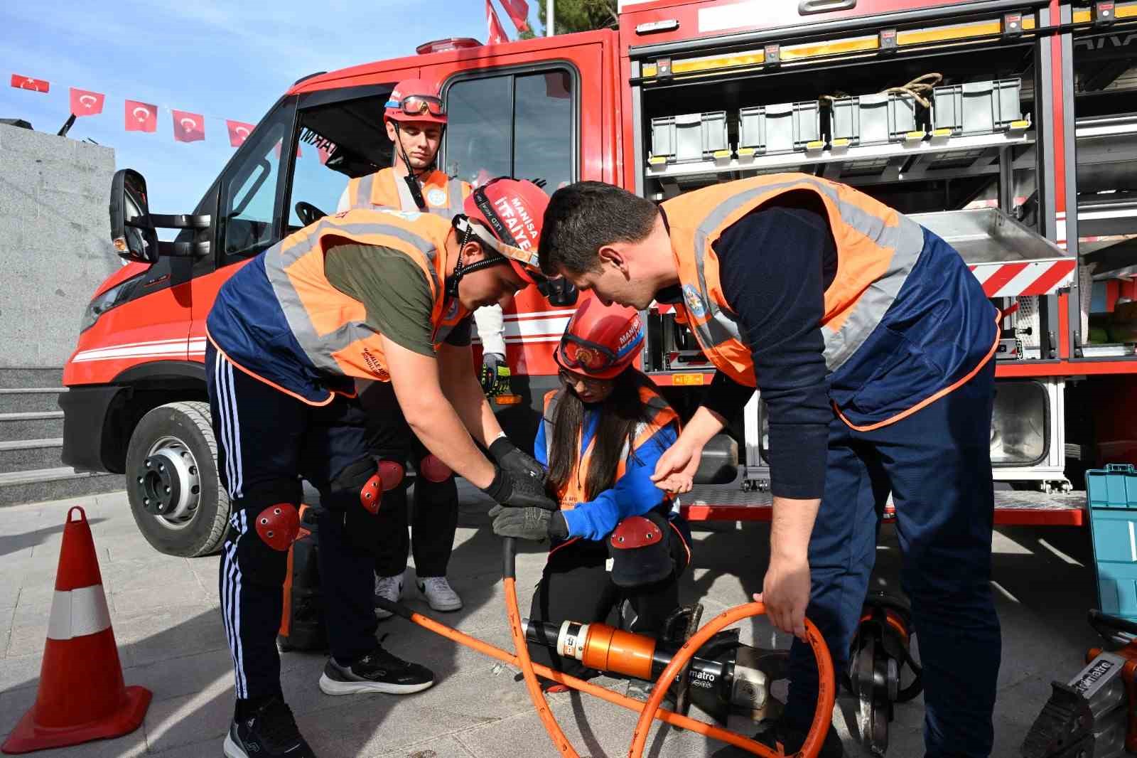 Manisa&rsquo;da &rsquo;Mahalle afet g&ouml;n&uuml;ll&uuml;leri&rsquo; projesi hayata ge&ccedil;iyor
