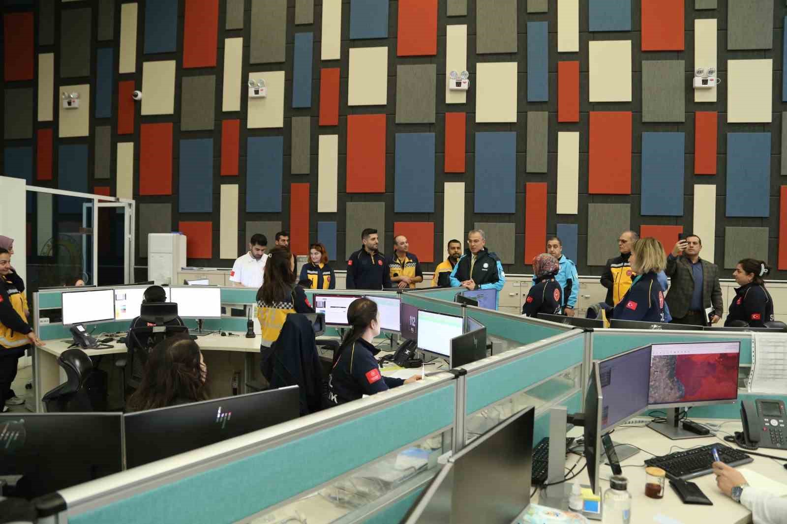 Sağlık Müdürü Asiltürk 112 Çağrı Merkezinde göreve katıldı
