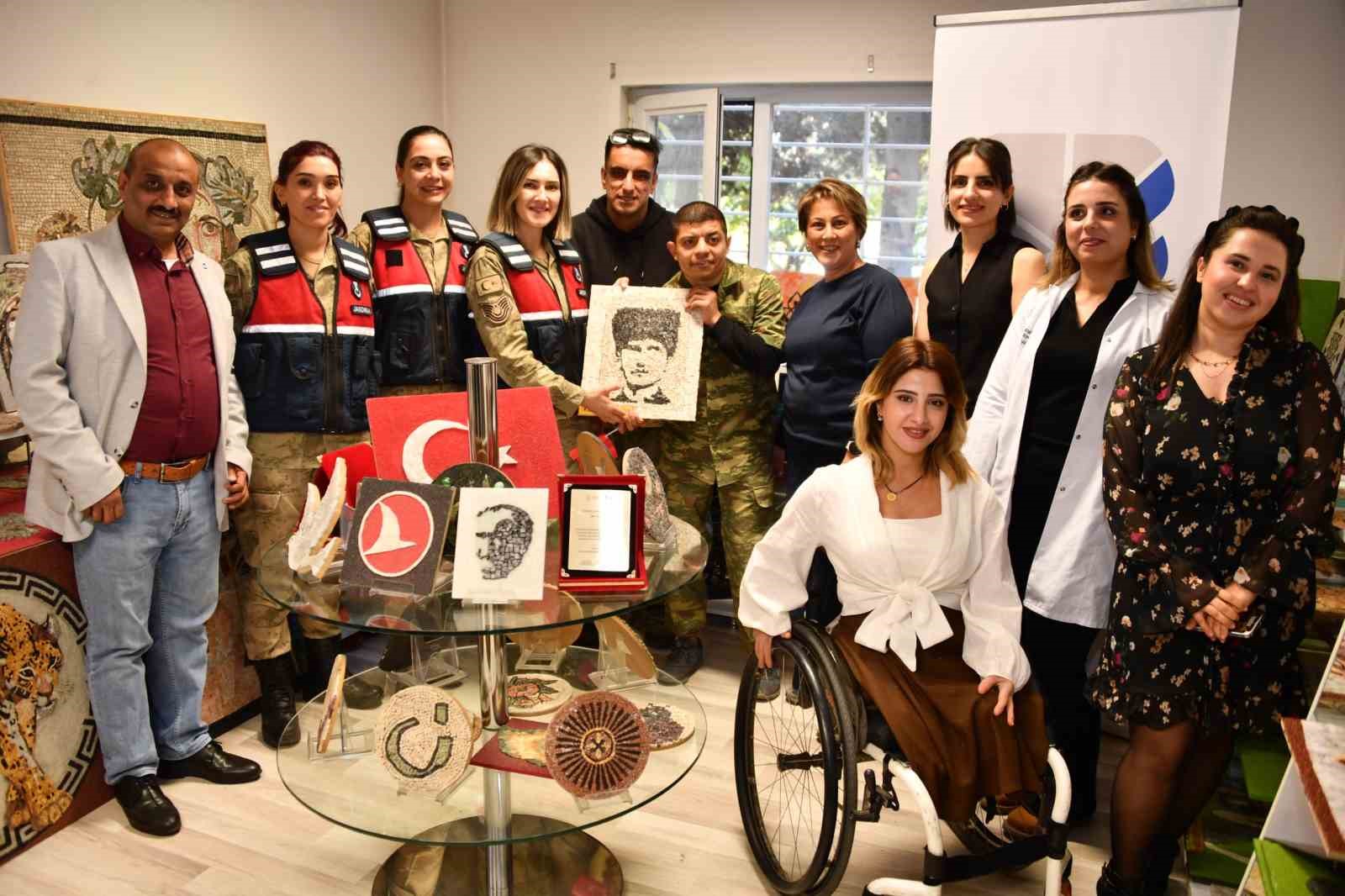 Jandarmadan &ouml;zel ihtiya&ccedil;lı &ccedil;ocuklara anlamlı ziyaret
