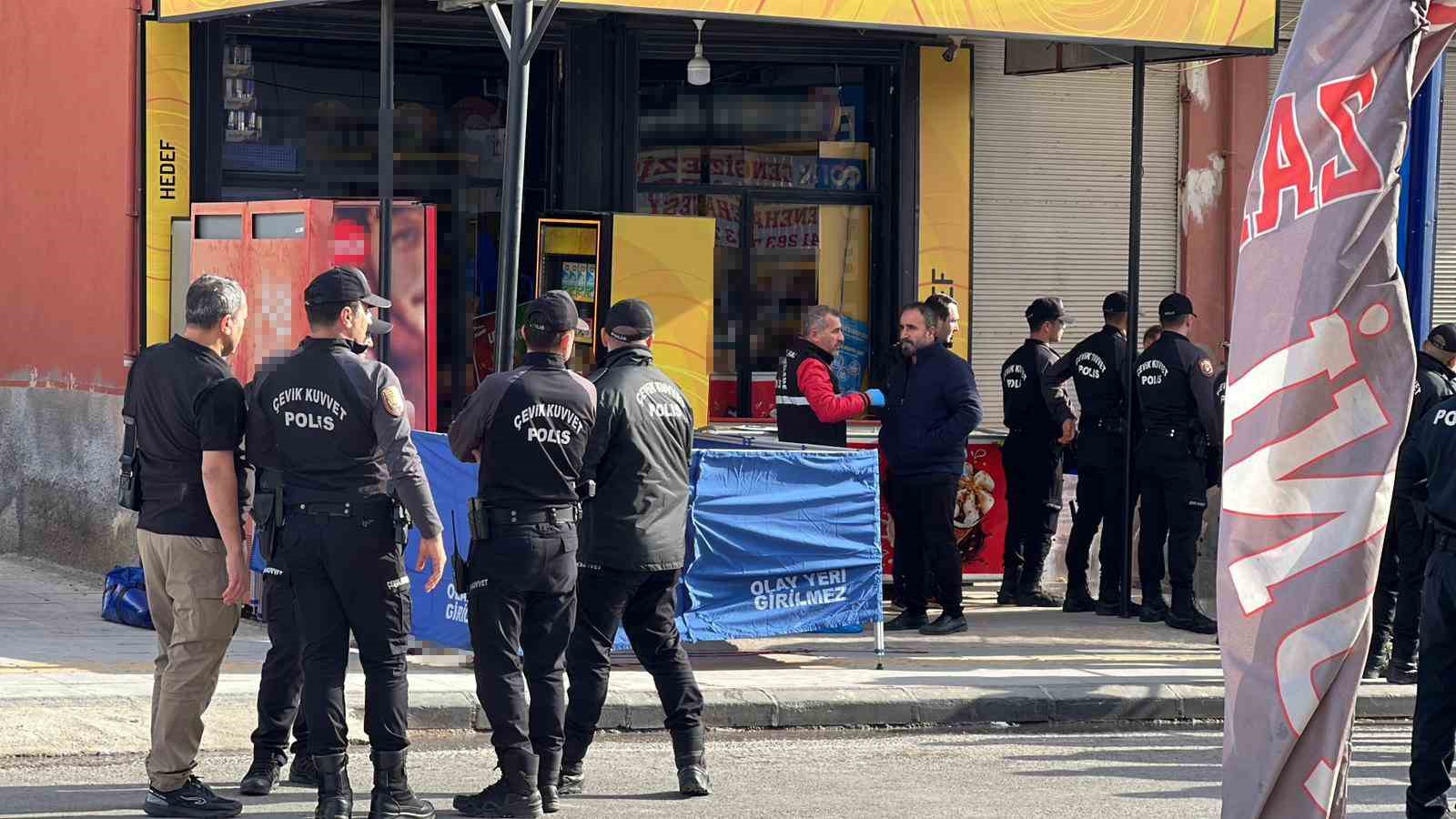 Mersin’de dehşet: Önce anne oğulu ardından büfeciyi öldürdü
