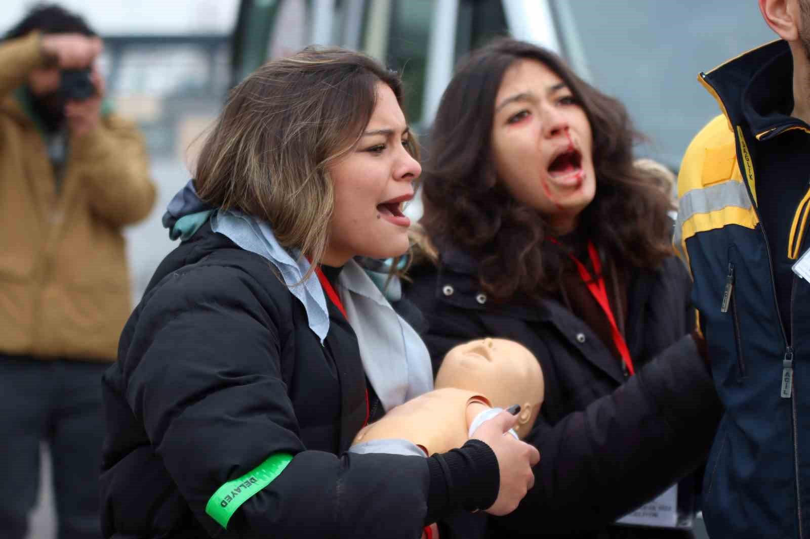 Kayseri&rsquo;de film gibi otob&uuml;s kazası tatbikatı
