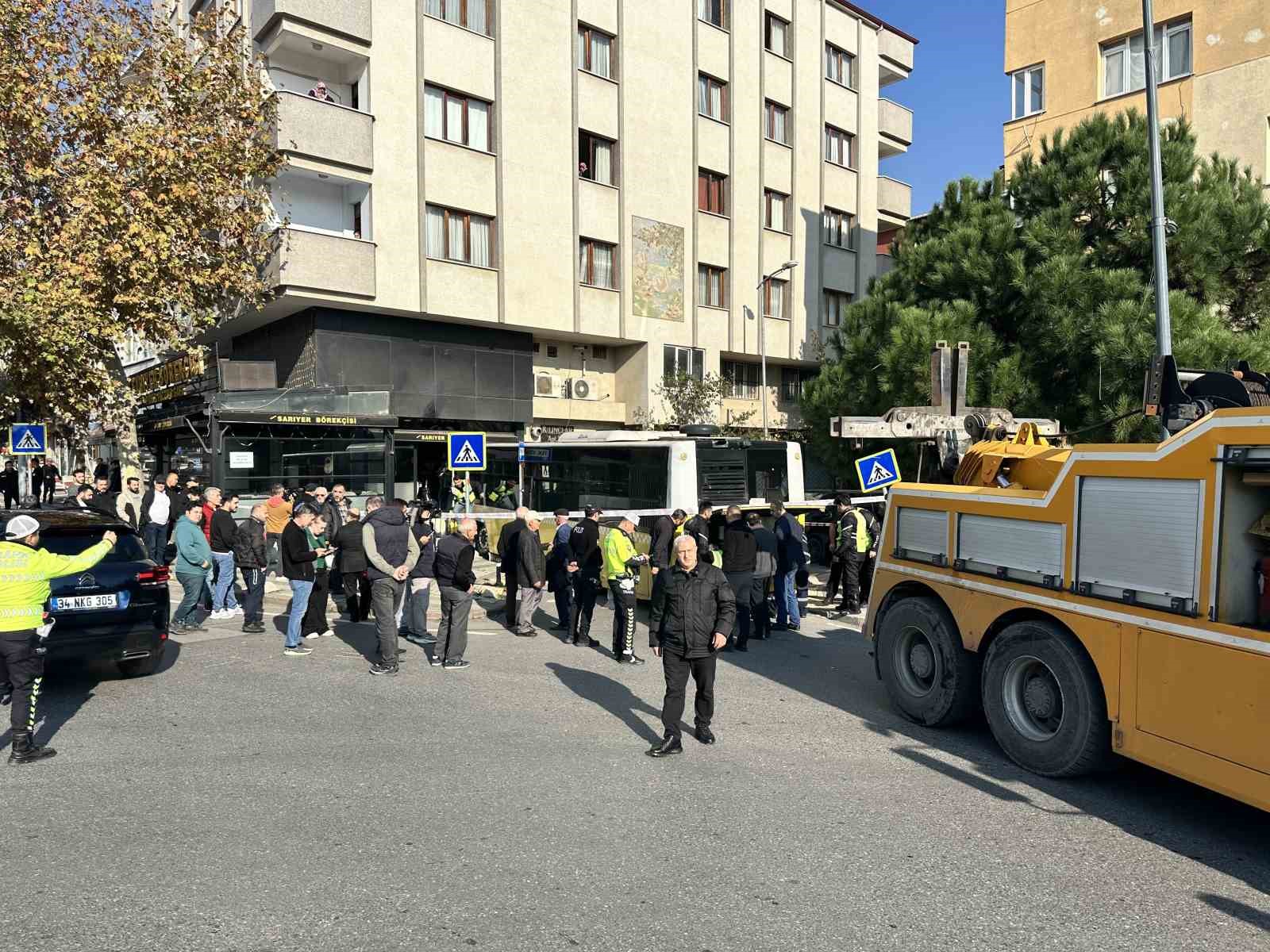 Üsküdar’da İETT otobüsü börekçiye daldı: 4 yaralı