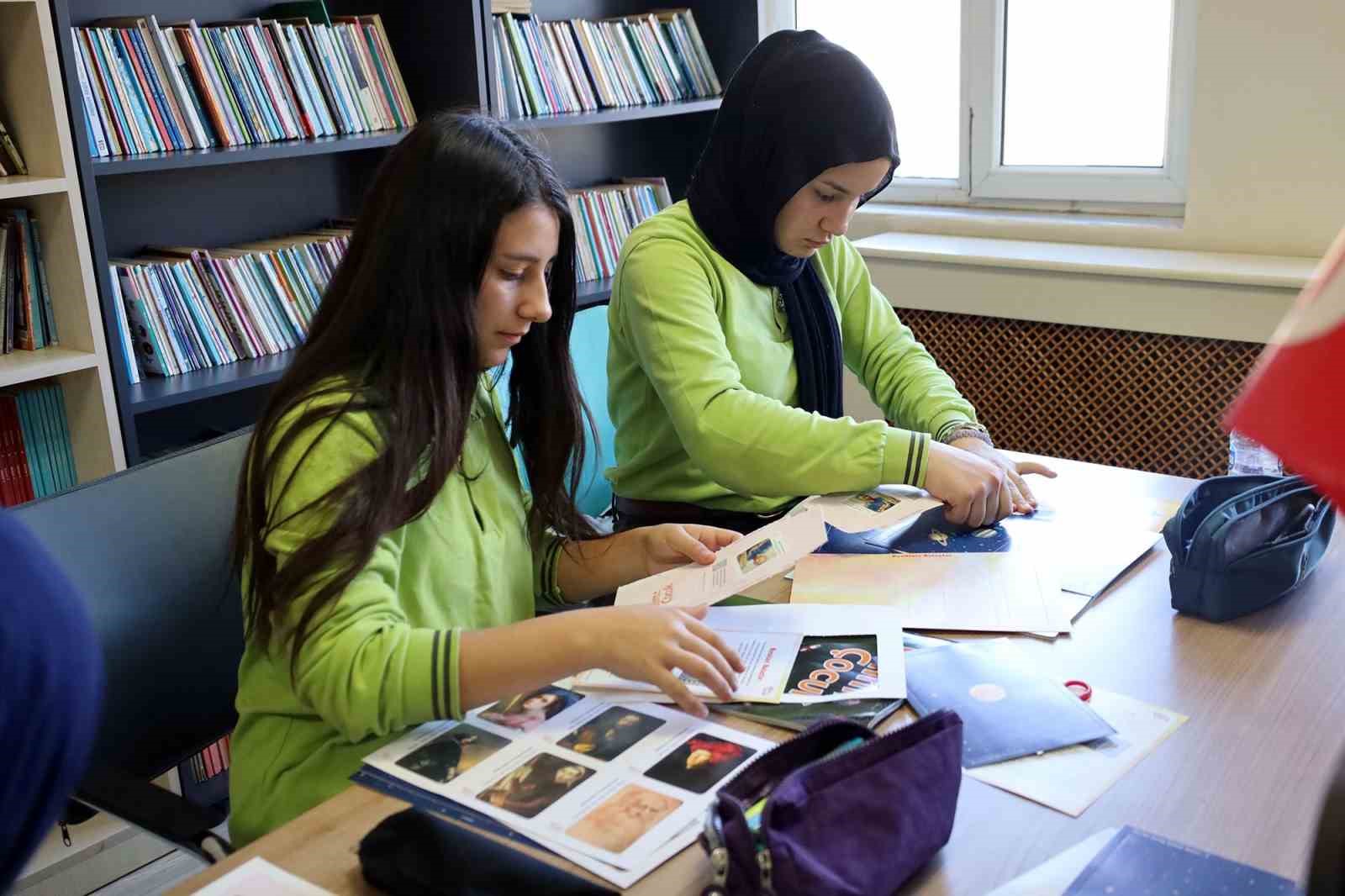 Minikler, bilimin renkli dünyasına adım attı