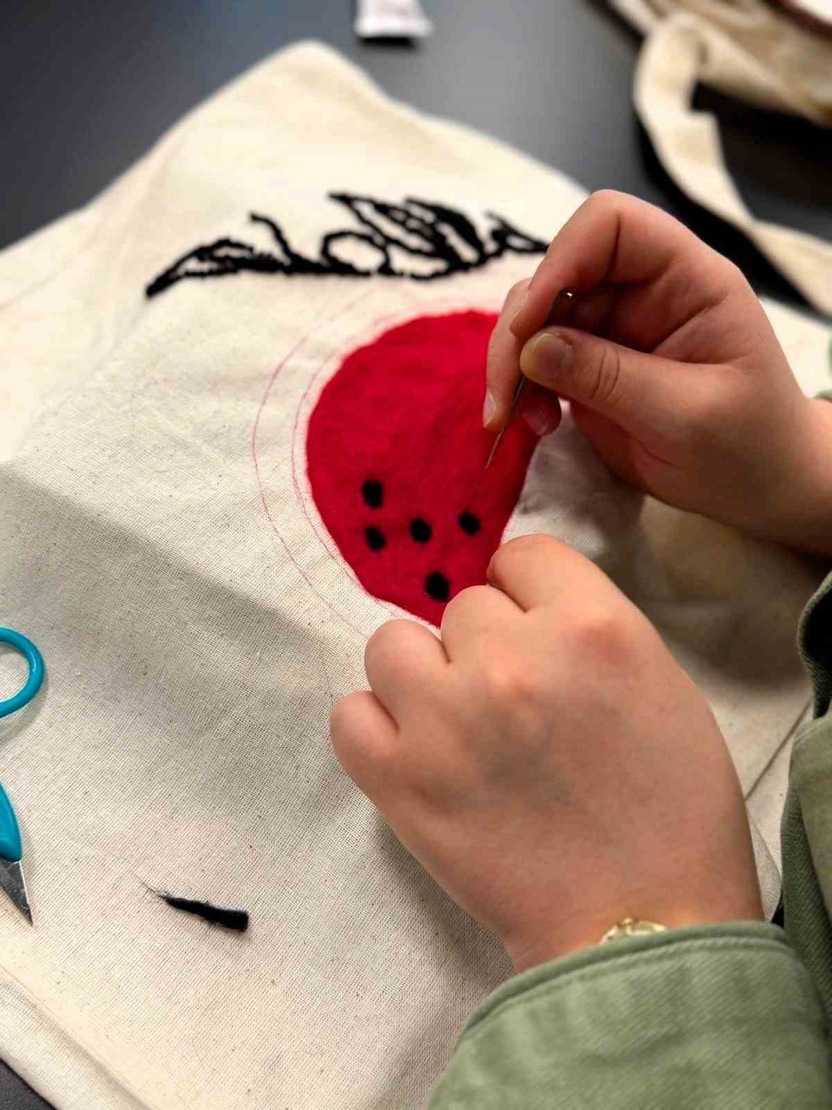 SUBÜ öğrencileri keçe üretimini deneyimledi