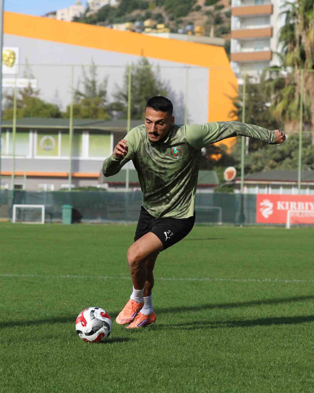 Alanyaspor, Çorum FK maçı hazırlıklarını tamamladı
