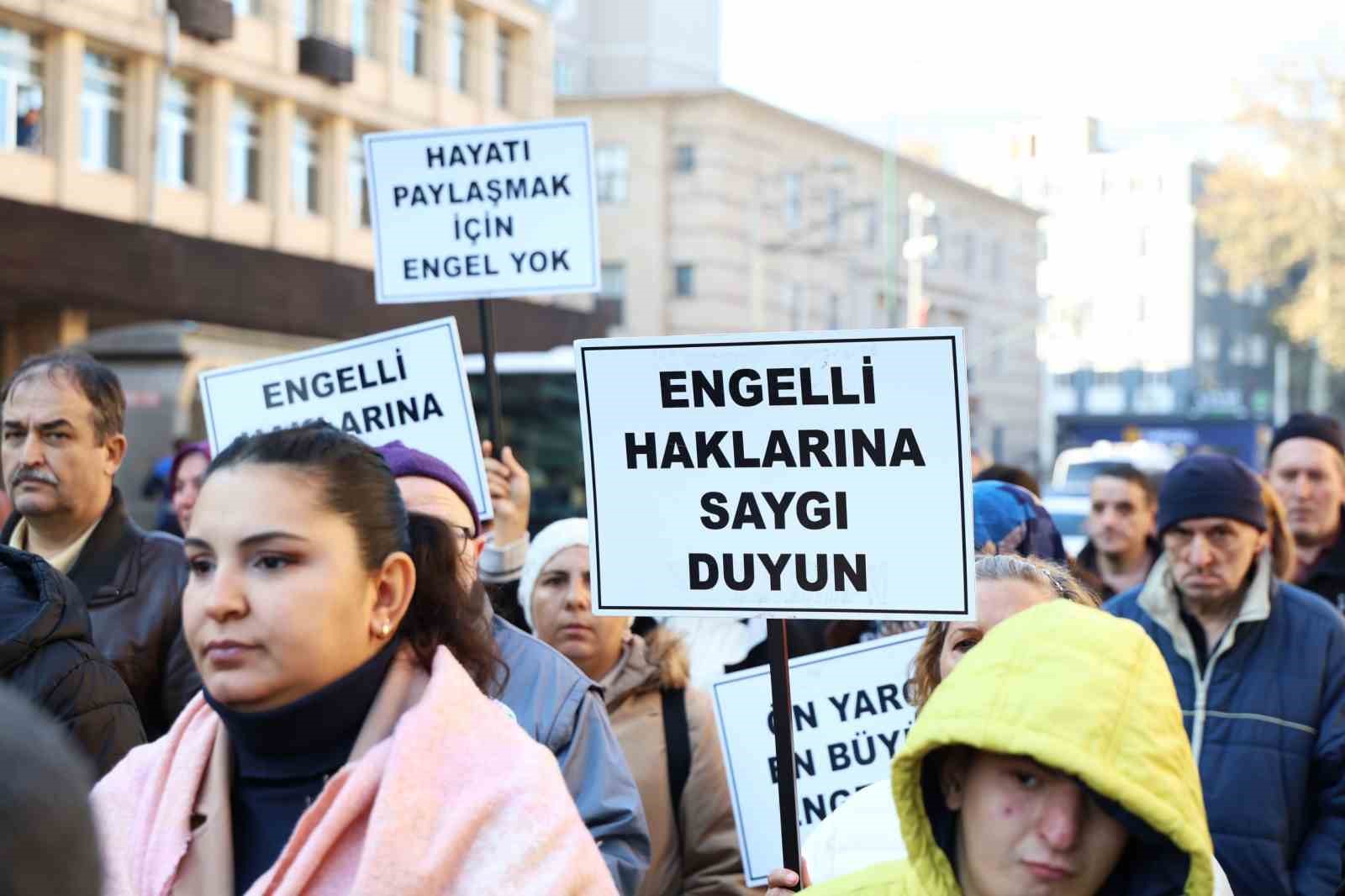 Osmangazi’de engelli bireyler farkındalık için yürüdü