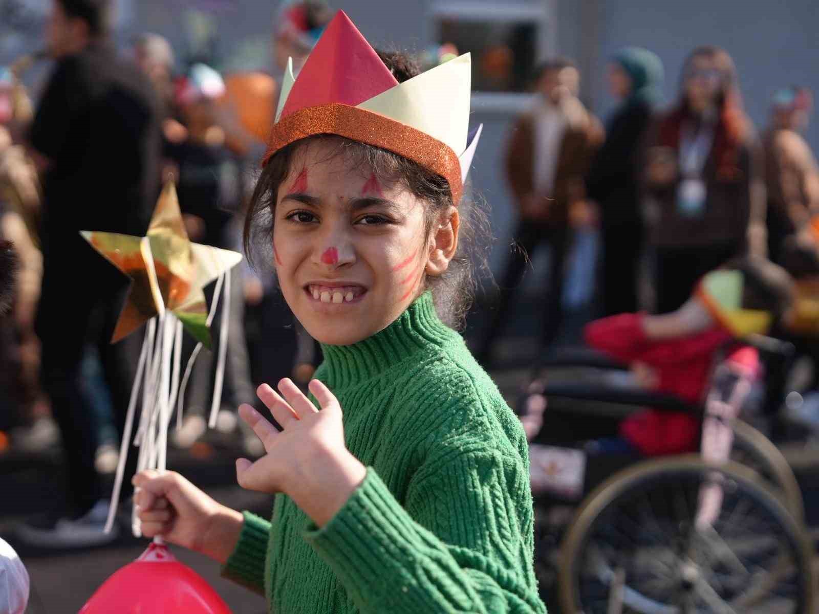 Okul bahçesi şenlik alanına döndü
