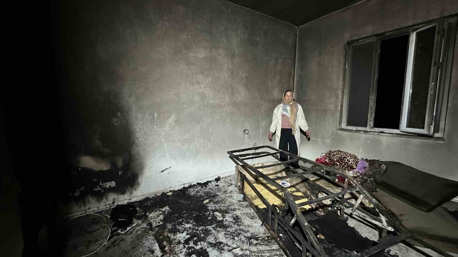 Yüksekova’da evde patlayan telefon yürekleri ağza getirdi: Kartal ailesi ölümden döndü