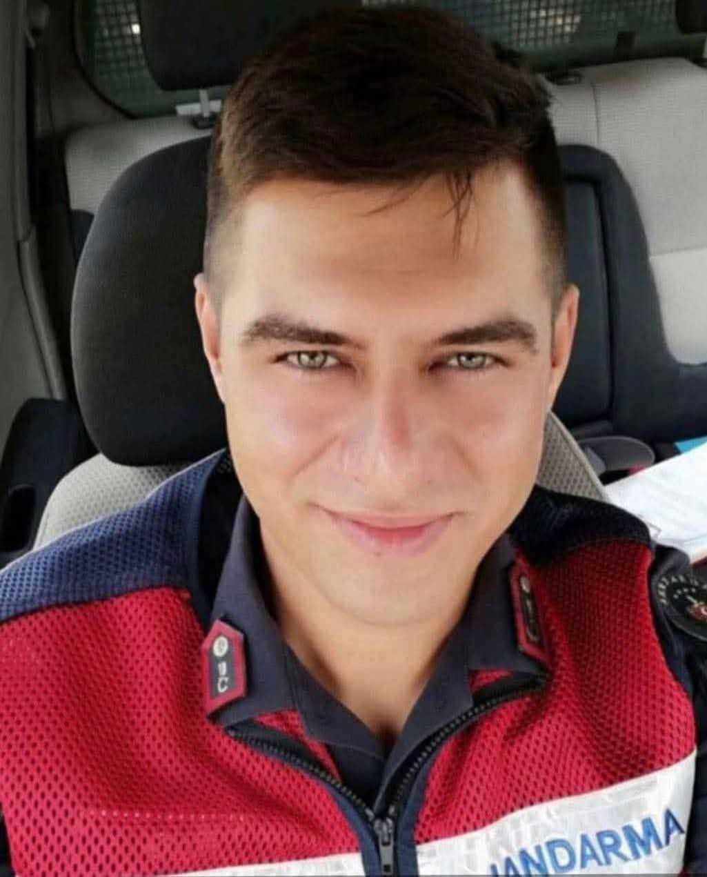 Kansere karşı m&uuml;cadelesini kaybeden uzman &ccedil;avuş son yolculuğuna uğurlandı
