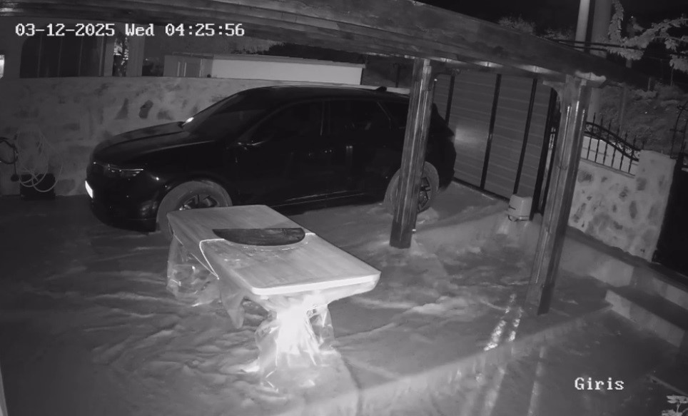 Bodrum’da hat yine patladı, sitedeki evleri su bastı