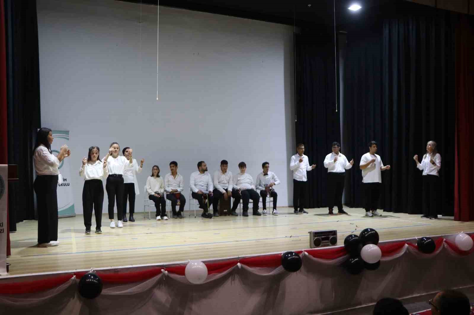 Söke’de özel öğrencilerin gösterileri ayakta alkışlandı