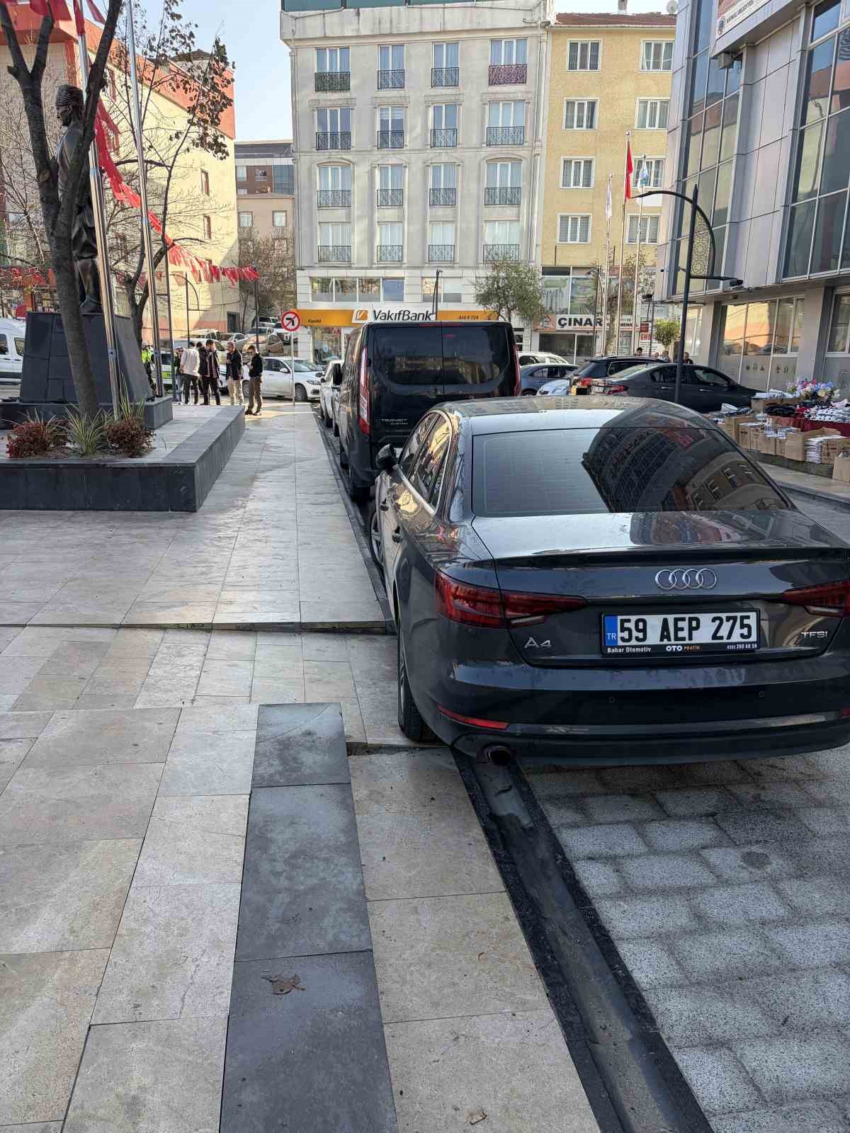 Engelli rampasına aracını park eden başkan yardımcısı cezayı yedi