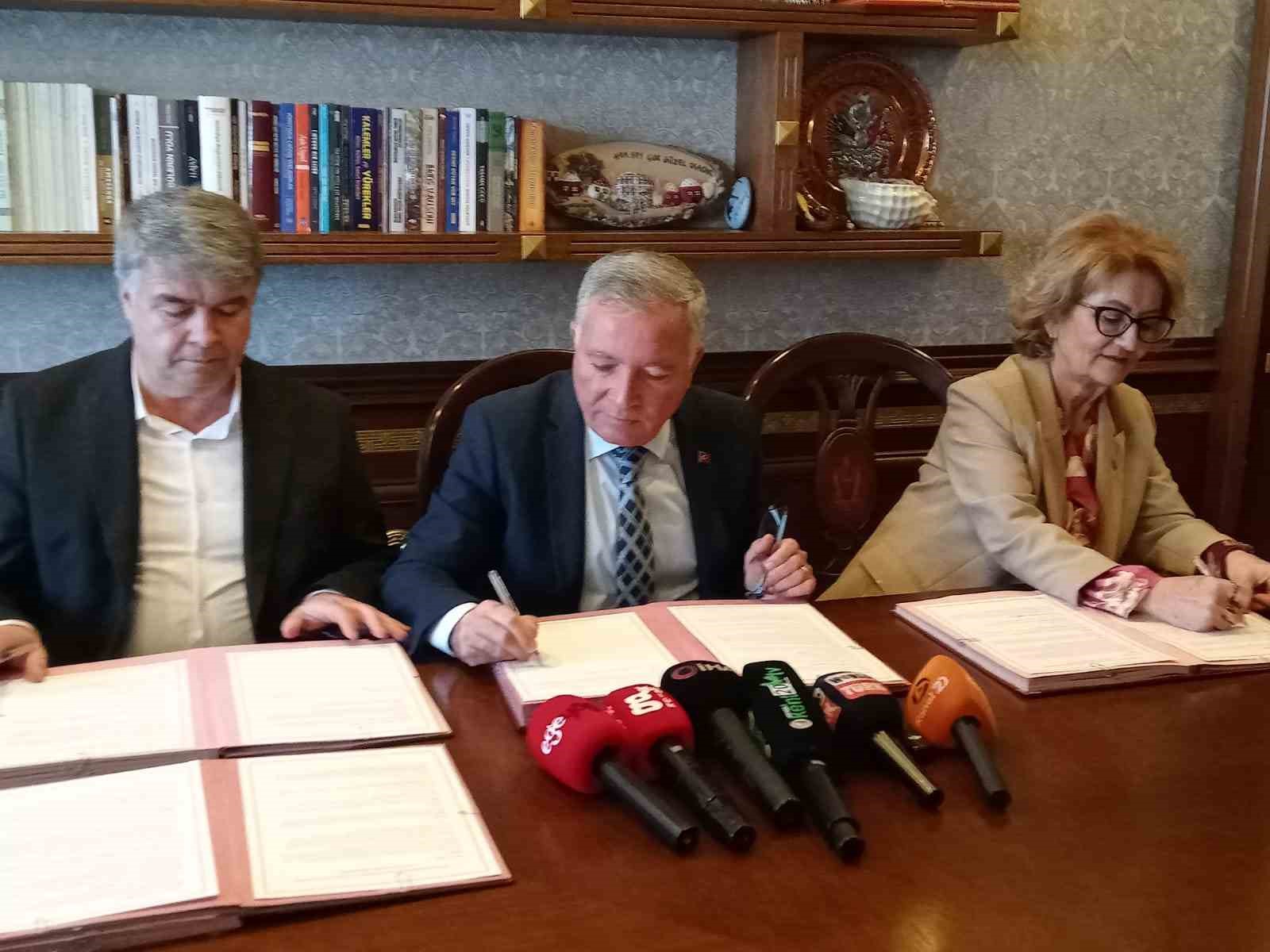 Denizli’de 3 belediye 2 bin sokak hayvanı için 30 bin dönümlük yuva kuruyor