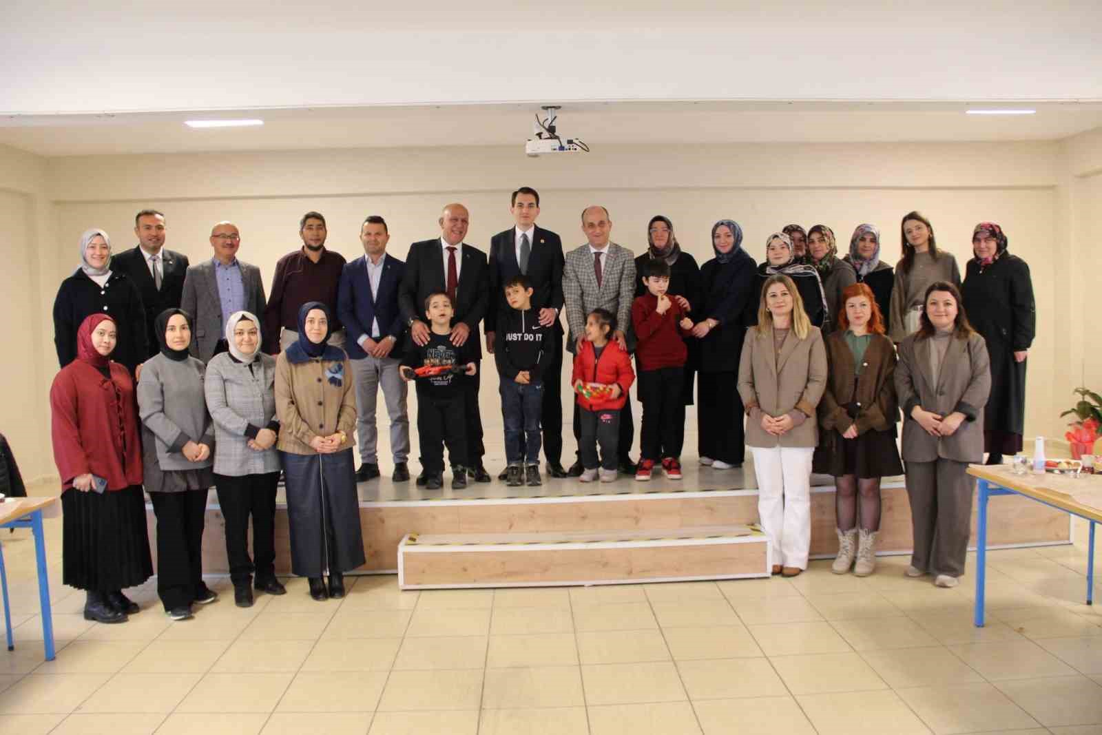 Hisarcık Kaymakamı Atam: "Engelli bireylere toplumun her alanında duyarlılık g&ouml;sterilmeli"
