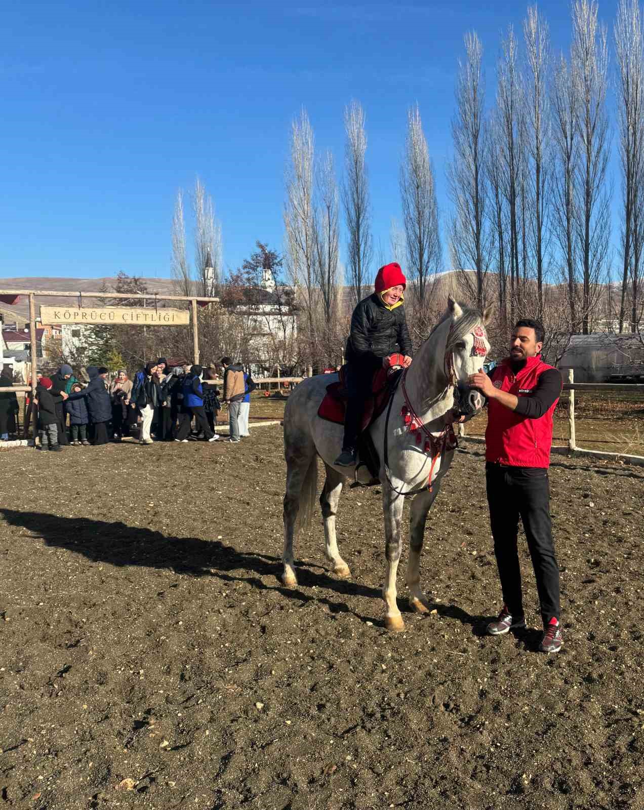 Dünya Engelliler Günü’nde Bayburt’ta öğrenciler için binicilik etkinliği düzenlendi
