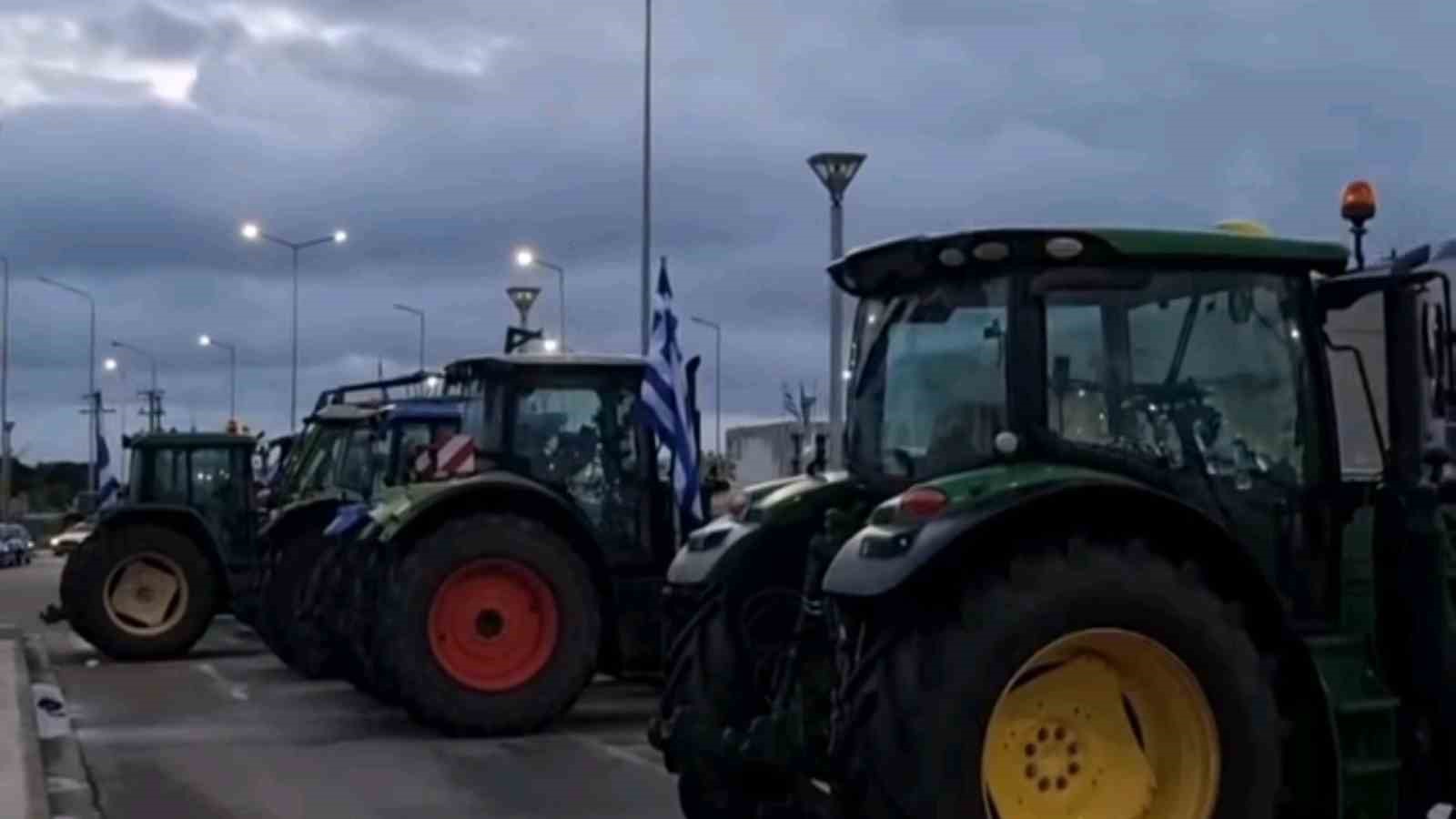 Yunan çiftçilerin Kipi Gümrük Kapısı’nda traktörleriyle eylemleri devam ediyor