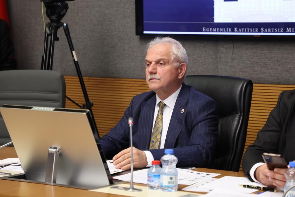 Bakan Göktaş: "Sosyal ağ sağlayıcılarına 15 yaşından küçük çocuklara kesin olarak hizmet sunmama ve hesap açmama yükümlülüğü getirilmesini öneriyoruz"