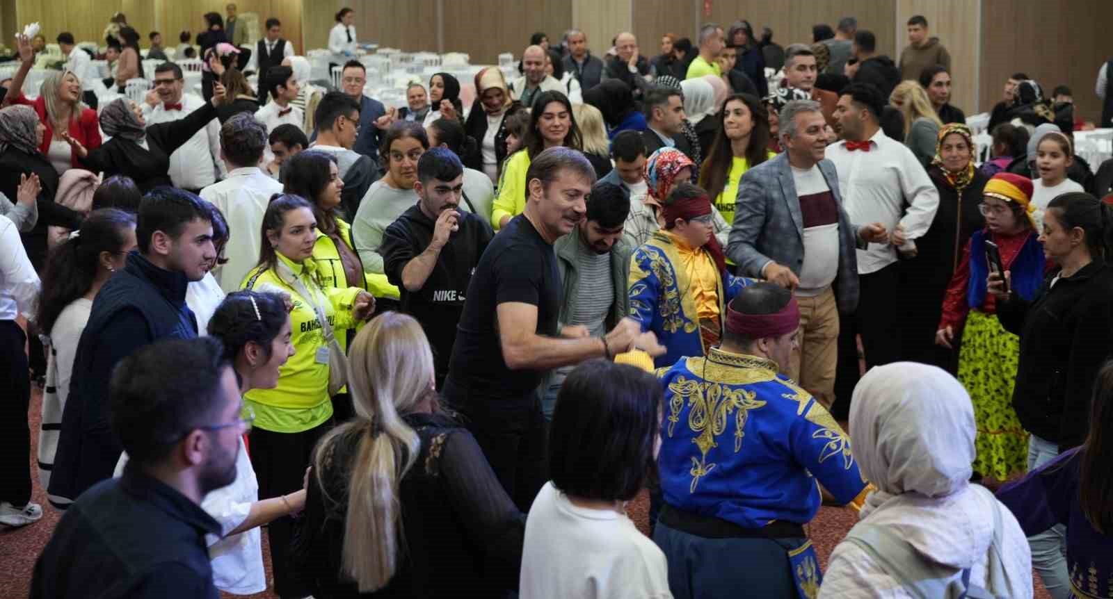 Bah&ccedil;elievler&rsquo;de engelleri aşan dayanışma buluşması
