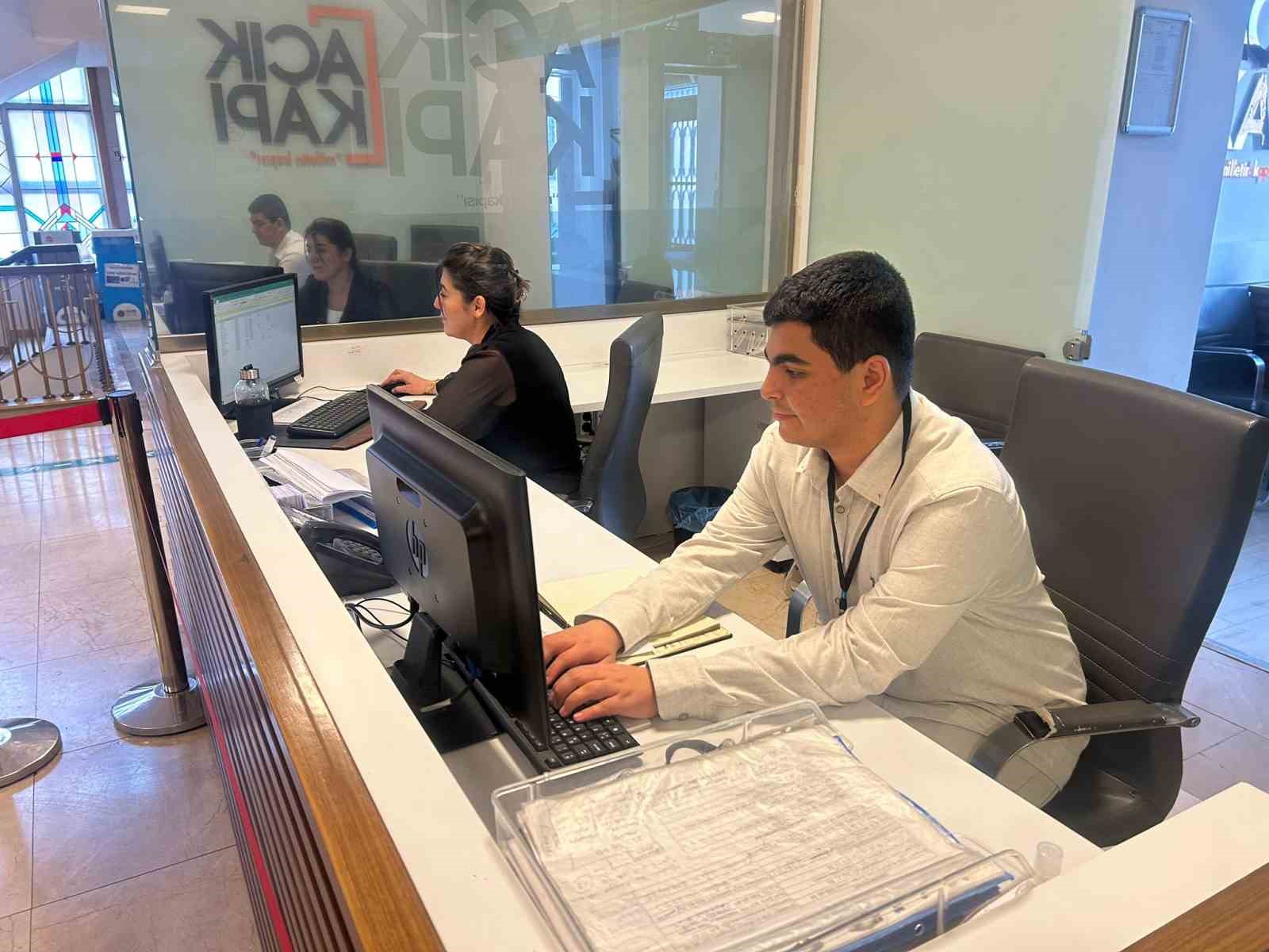 Zihinsel engelli Eymen&rsquo;in valilikte &ccedil;alışma hayali ger&ccedil;ek oldu
