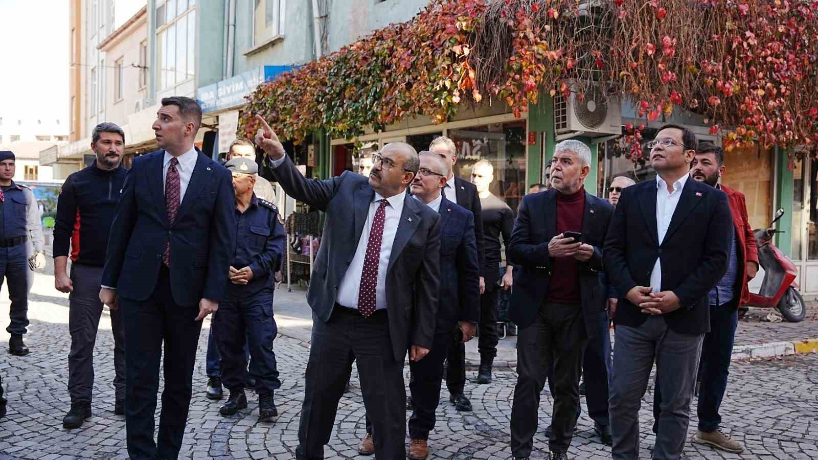 Sındırgı’da depremin yaraları sarılıyor