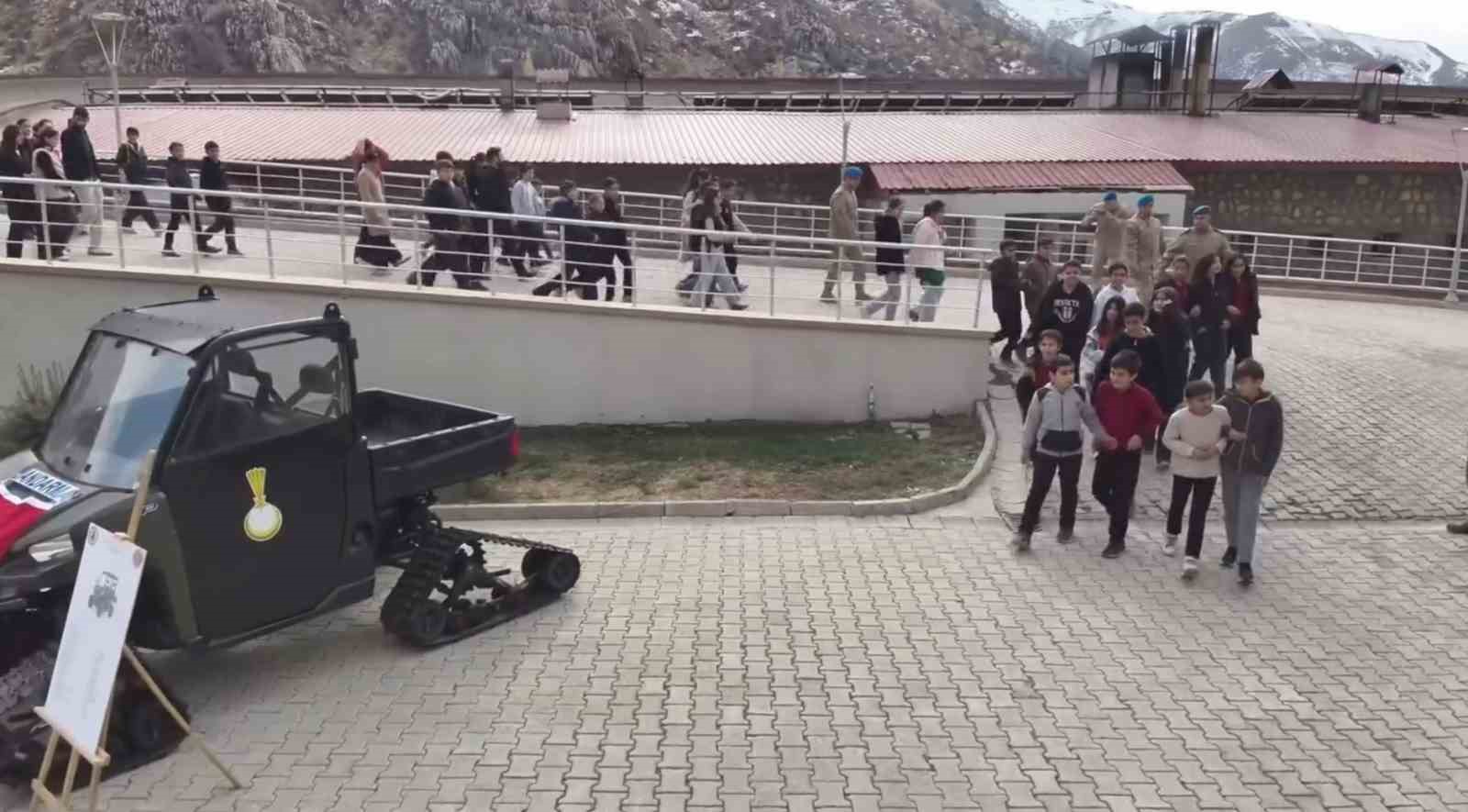 Şırnak’ta jandarmadan çocuklara unutulmaz gün