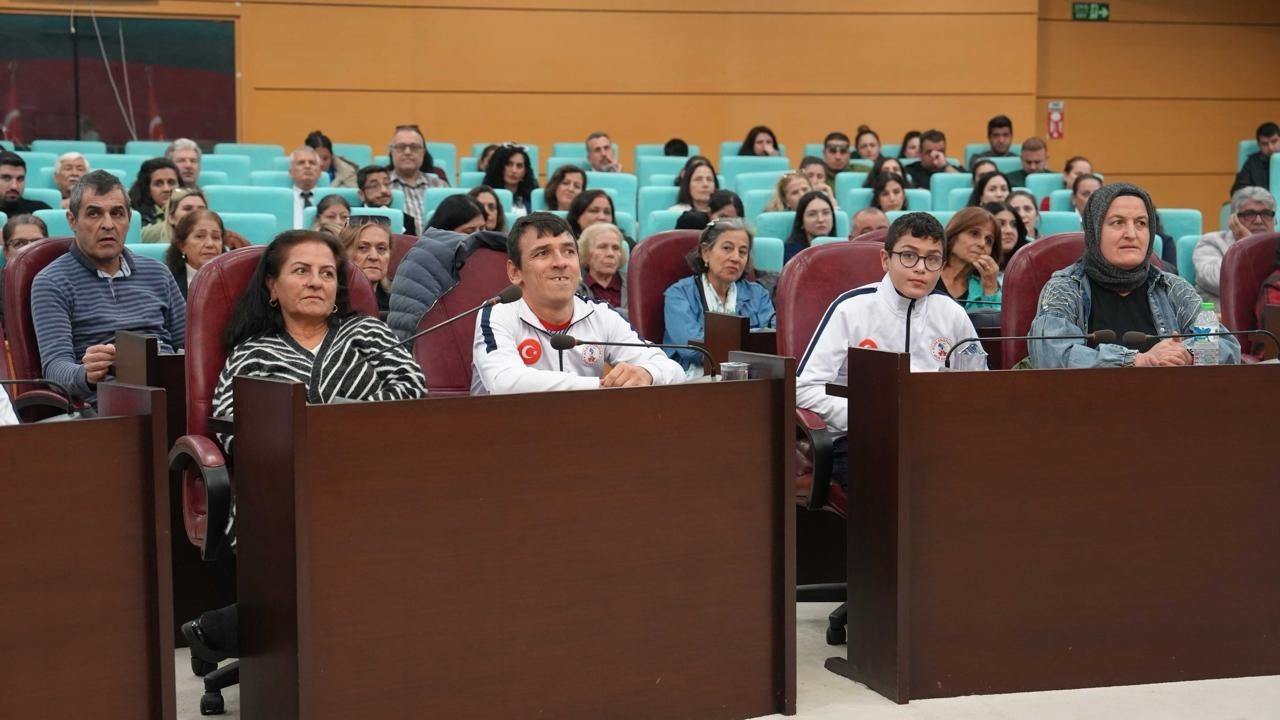 Tarsusta serebral palsili milli yzc Batuhan Eruar genlere ilham oldu
