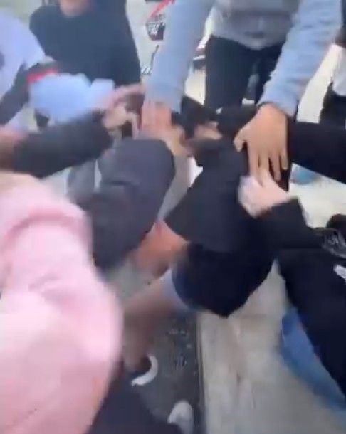 Antalya’da ilkokul bahçesinde akran zorbalığı: Kız öğrenci darbedildi