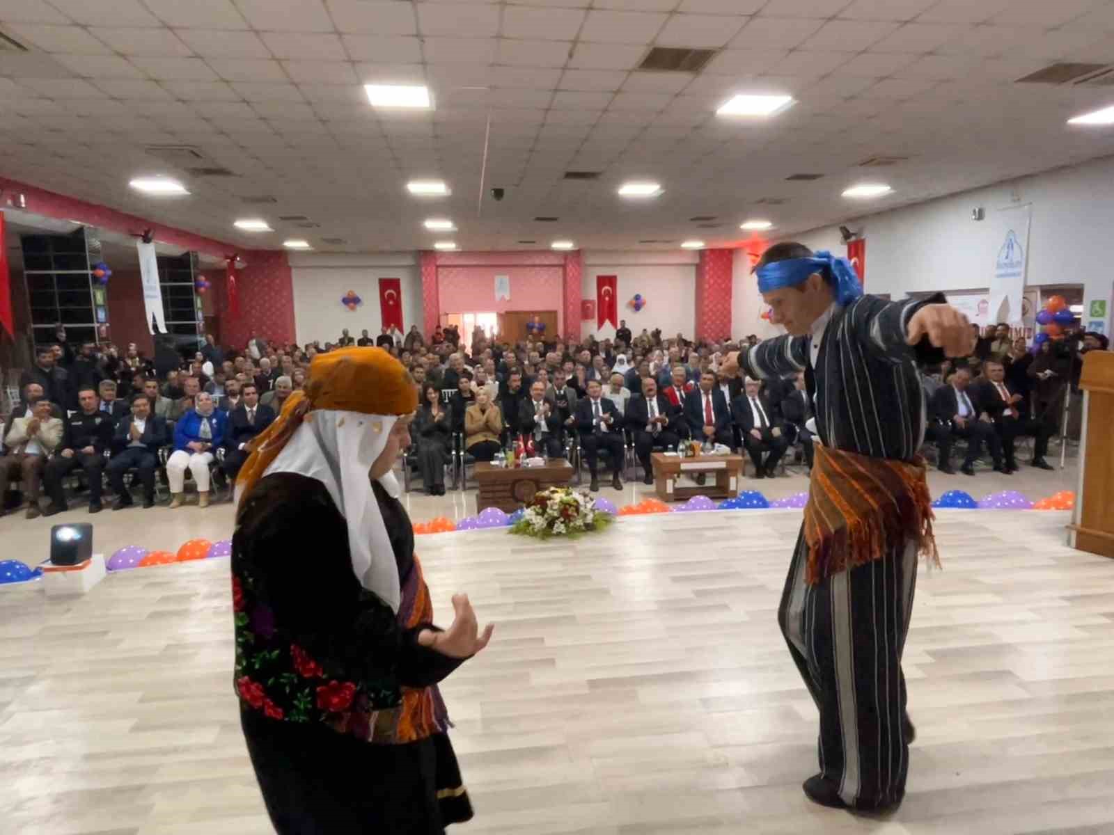 Özel bireyler askeri kamuflaj giyerek yemin törenine katıldı