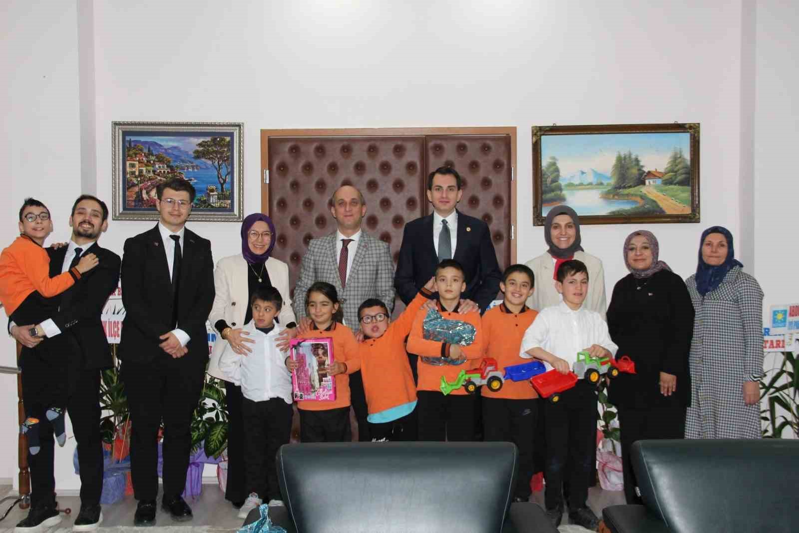 Hisarcık Kaymakamı Atam, özel öğrencileri makamında ağırladı