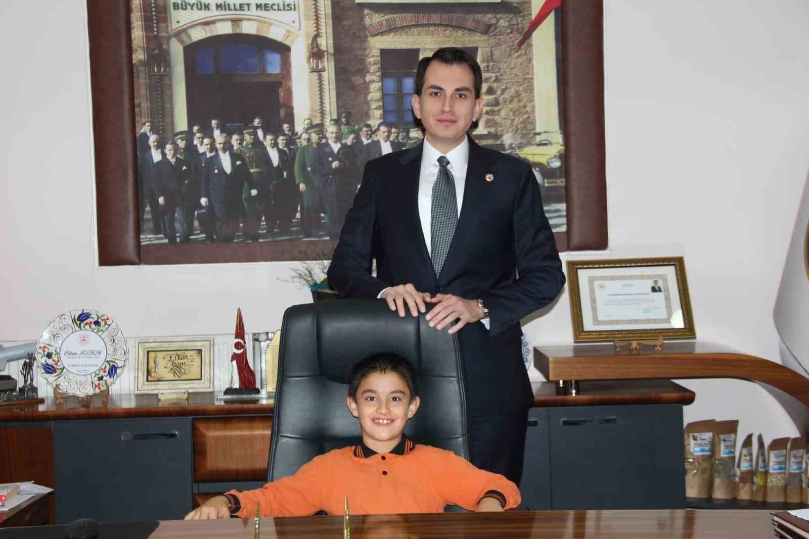 Hisarcık Kaymakamı Atam, &ouml;zel &ouml;ğrencileri makamında ağırladı
