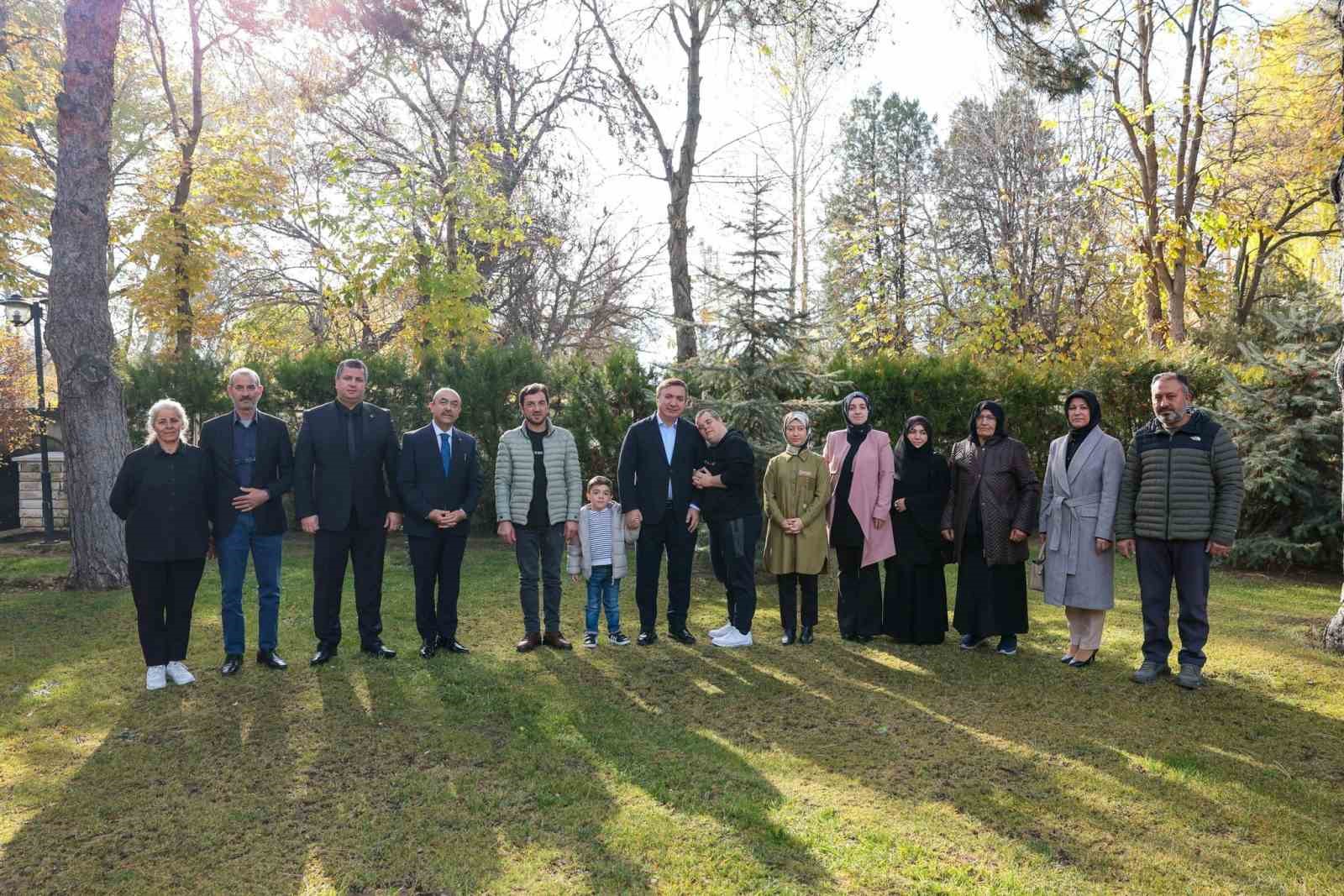 Vali Aydoğdu, Dünya Engelliler Günü’nde özel bireyleri ağırladı