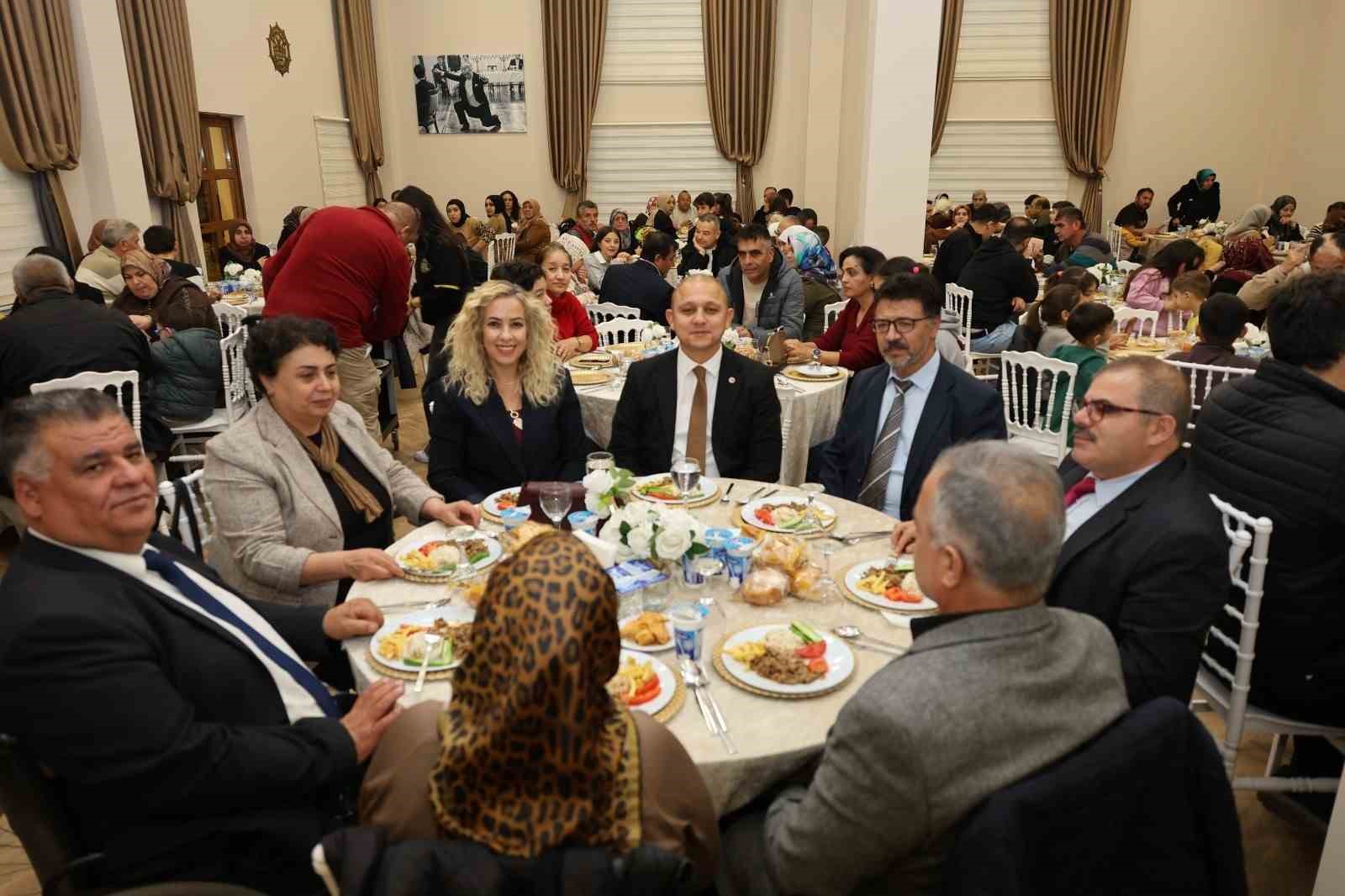 Özel bireyler müzik dolu gecede doyasıya eğlendi