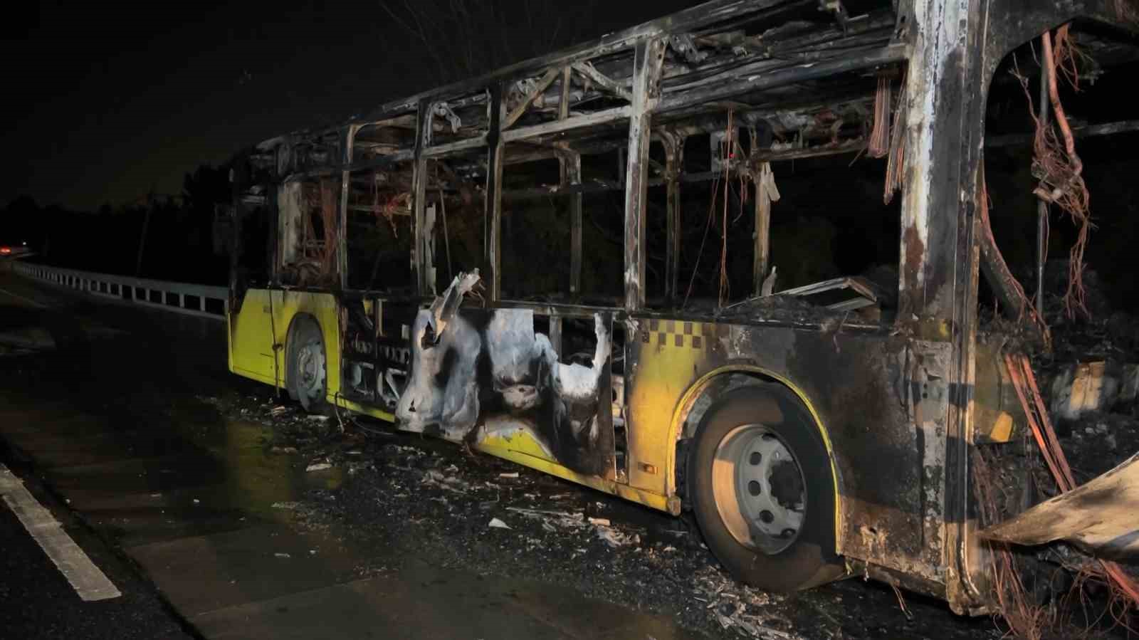 Arnavutköy’de İETT otobüsü alevlere teslim oldu