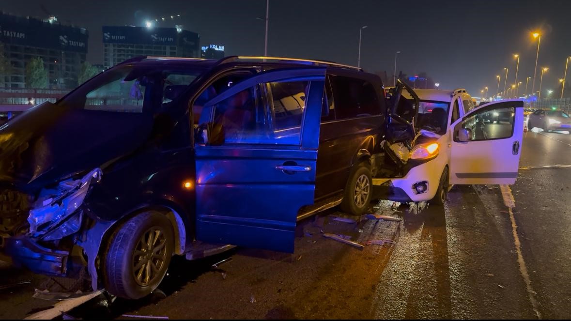 Şişli’de 3 araç birbirine girdi: 1 ağır 2 yaralı