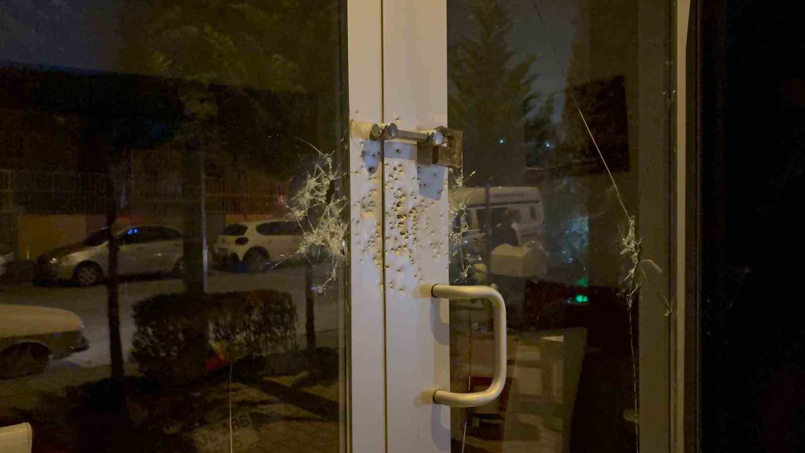 Gece yarısı çiğ köfte dükkanını kurşunlayıp, kaçtılar