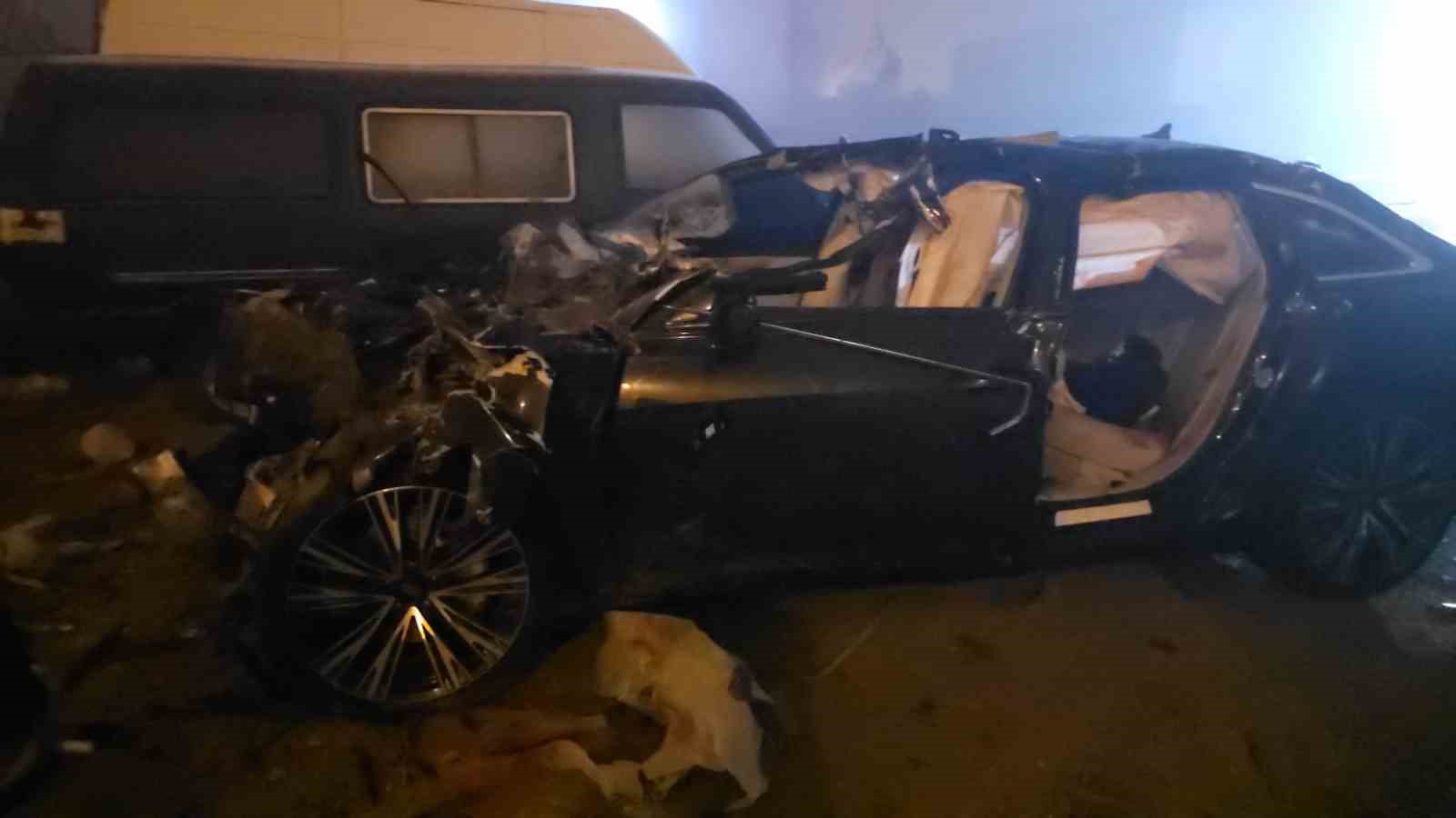 Kütahya’da feci kaza: Tıra arkadan çarpan otomobildeki 4 kişi hayatını kaybetti