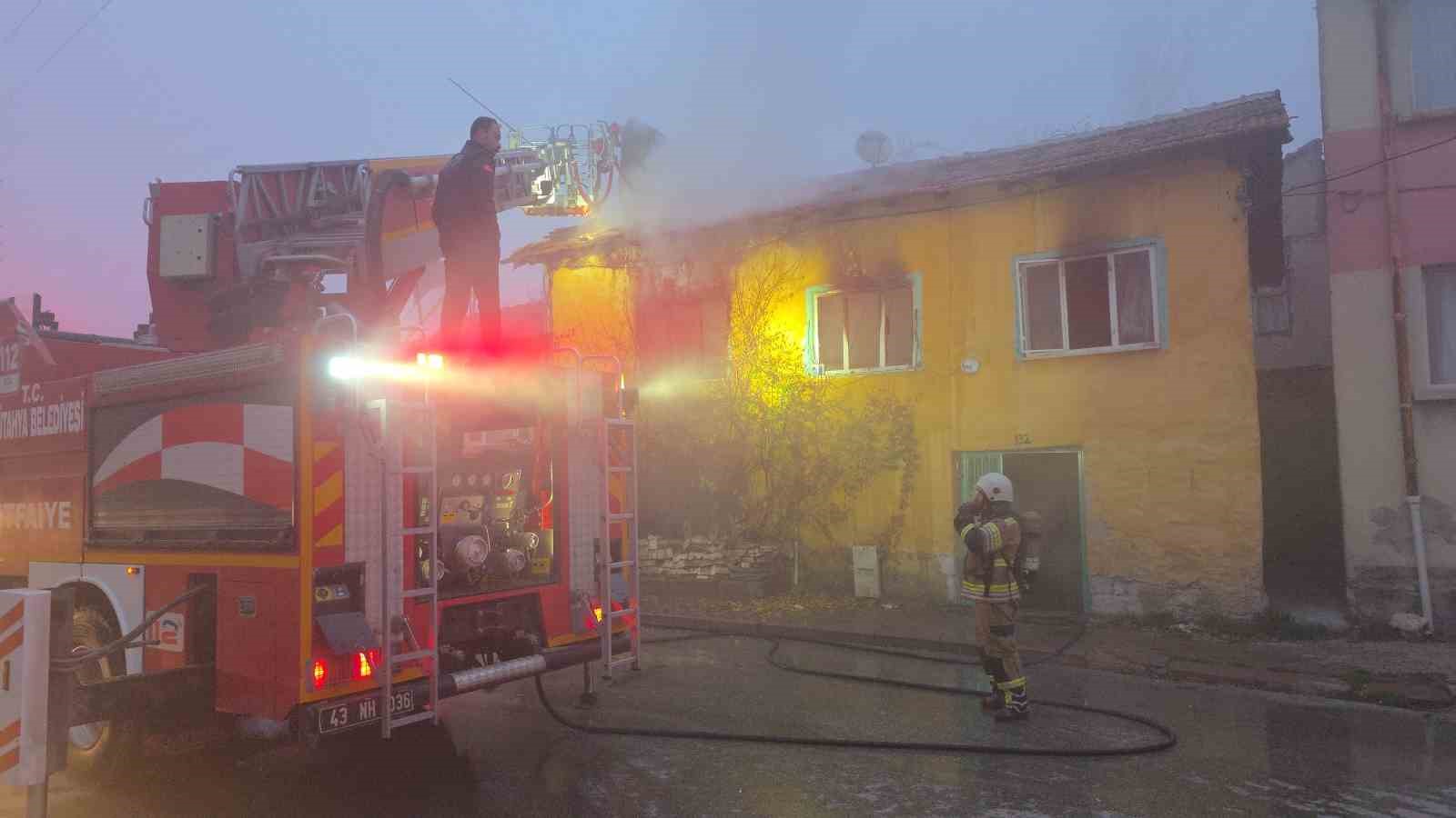 Kütahya’da ahşap evde çıkan yangında 85 yaşındaki kadın hayatını kaybetti