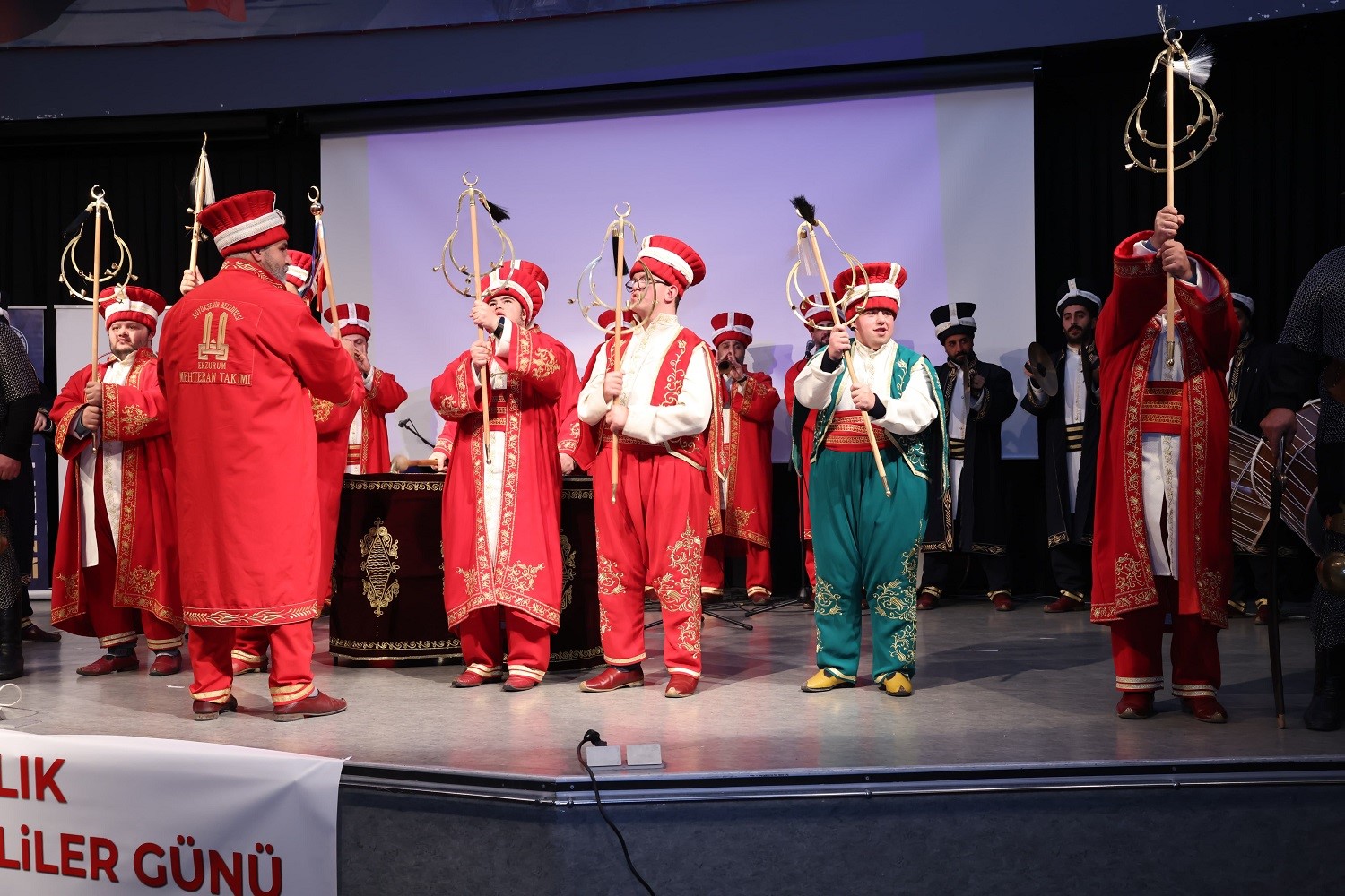 Başkan Sekmen: "Özel gereksinimli bireyler başımızın tacıdır"

