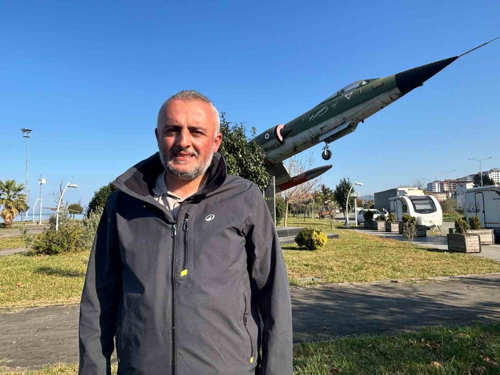 Dünya havacılık tarihine geçen Selçuk Bayraktar’a Sürmeneli hemşehrisinden şarkılı destek
